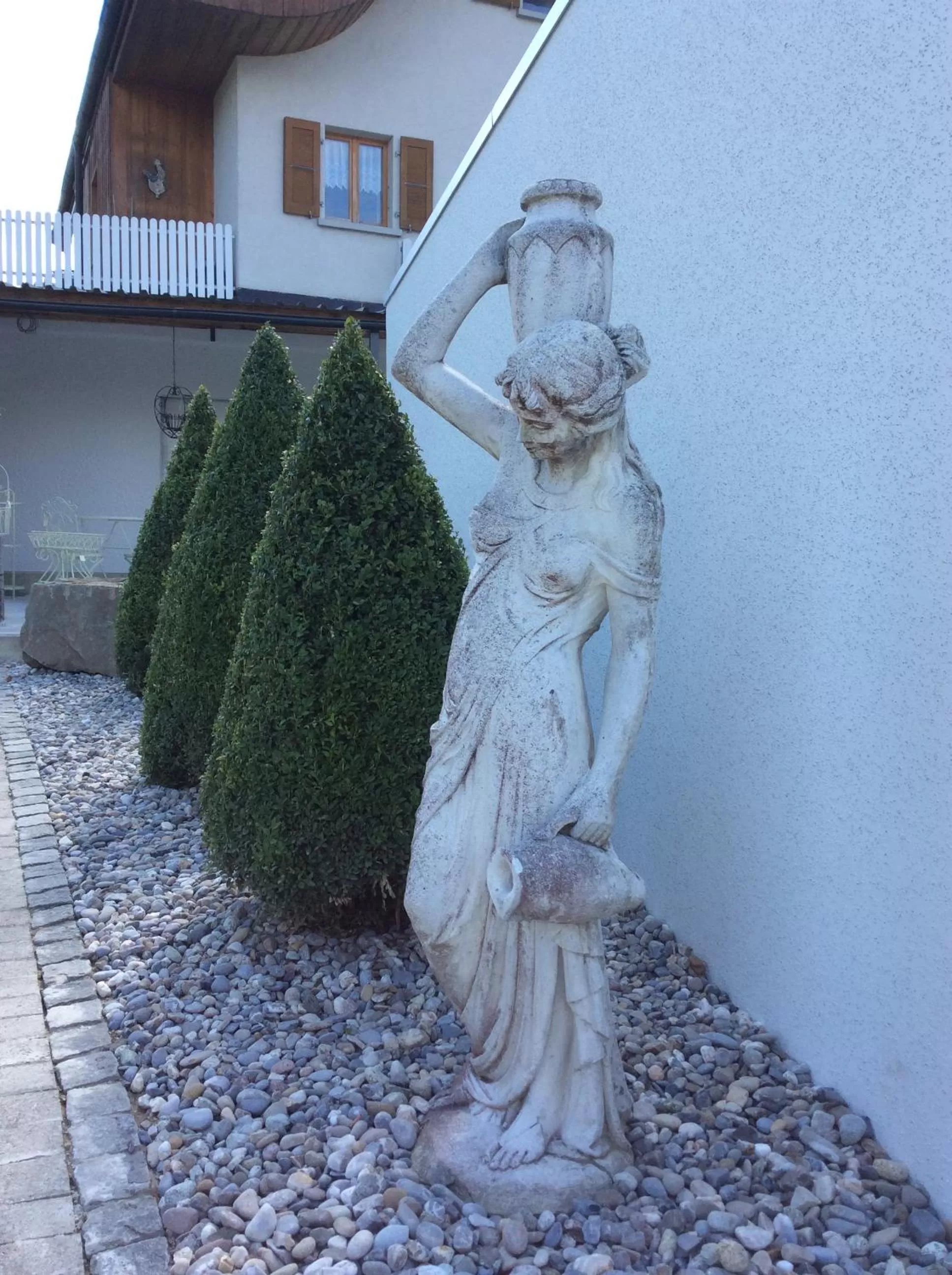 Property building in Landcafe mit Mini Hotel