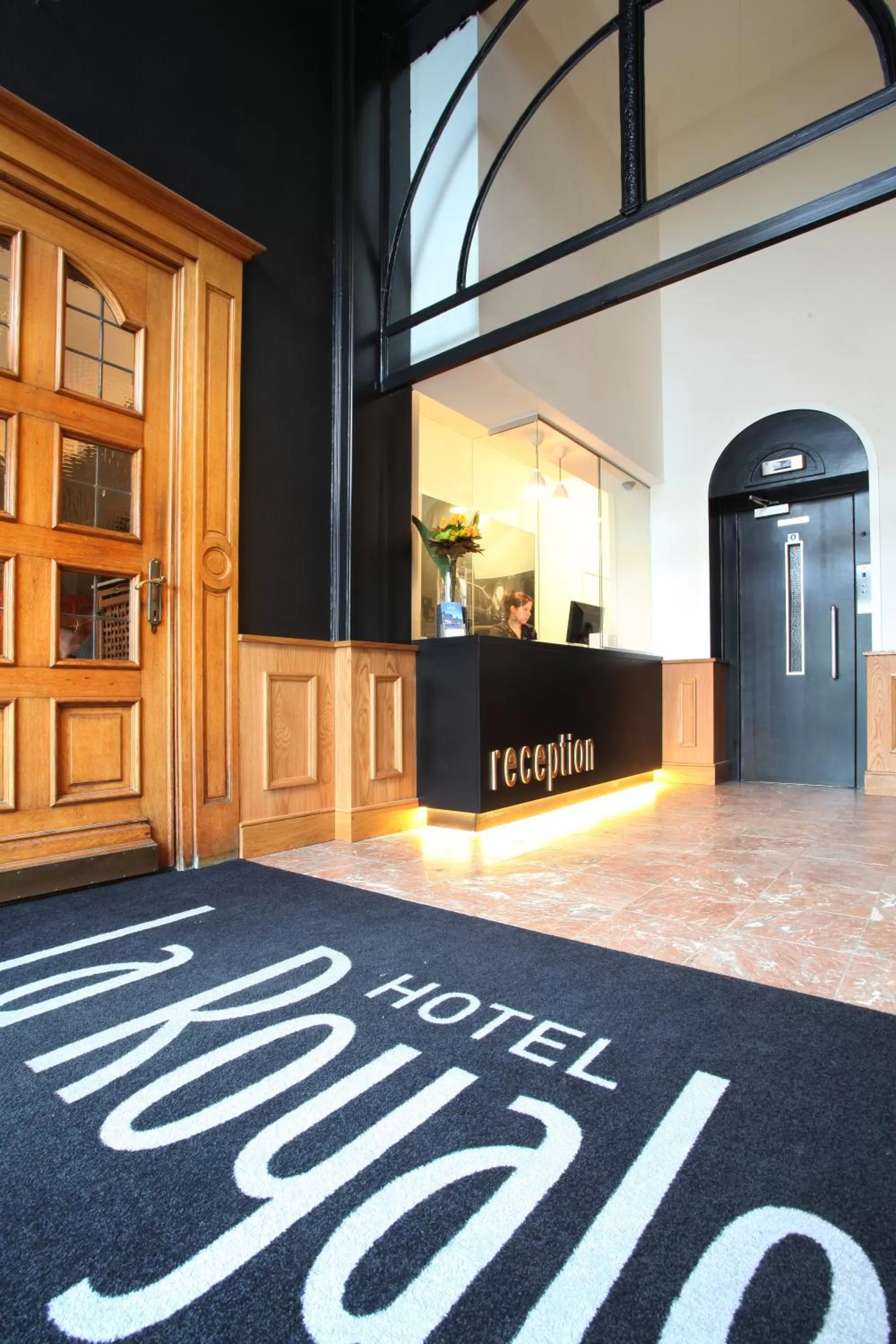 Photo of the whole room in Hotel La Royale