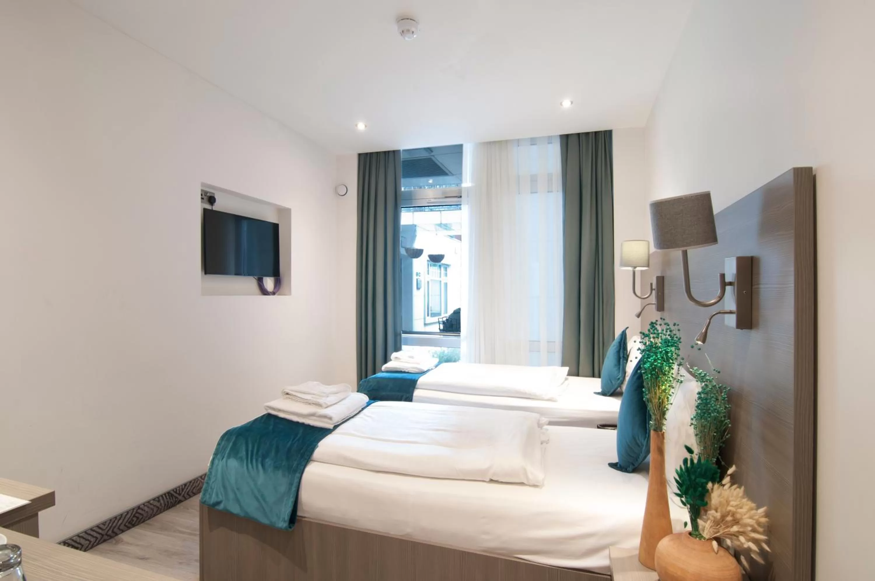 Bed in The Lion & Key Hotel