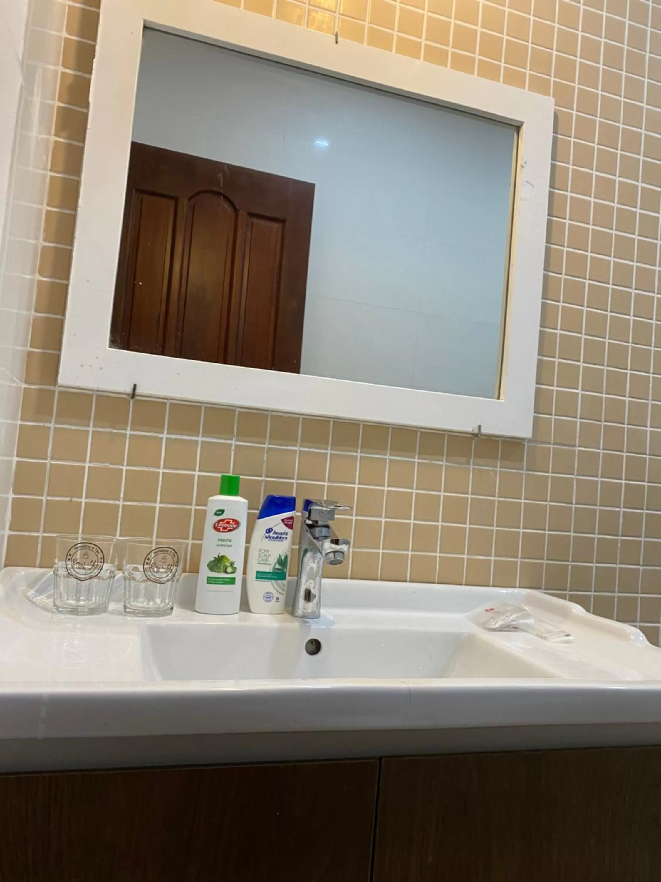 Bathroom in Emerald Boutique Stay 2