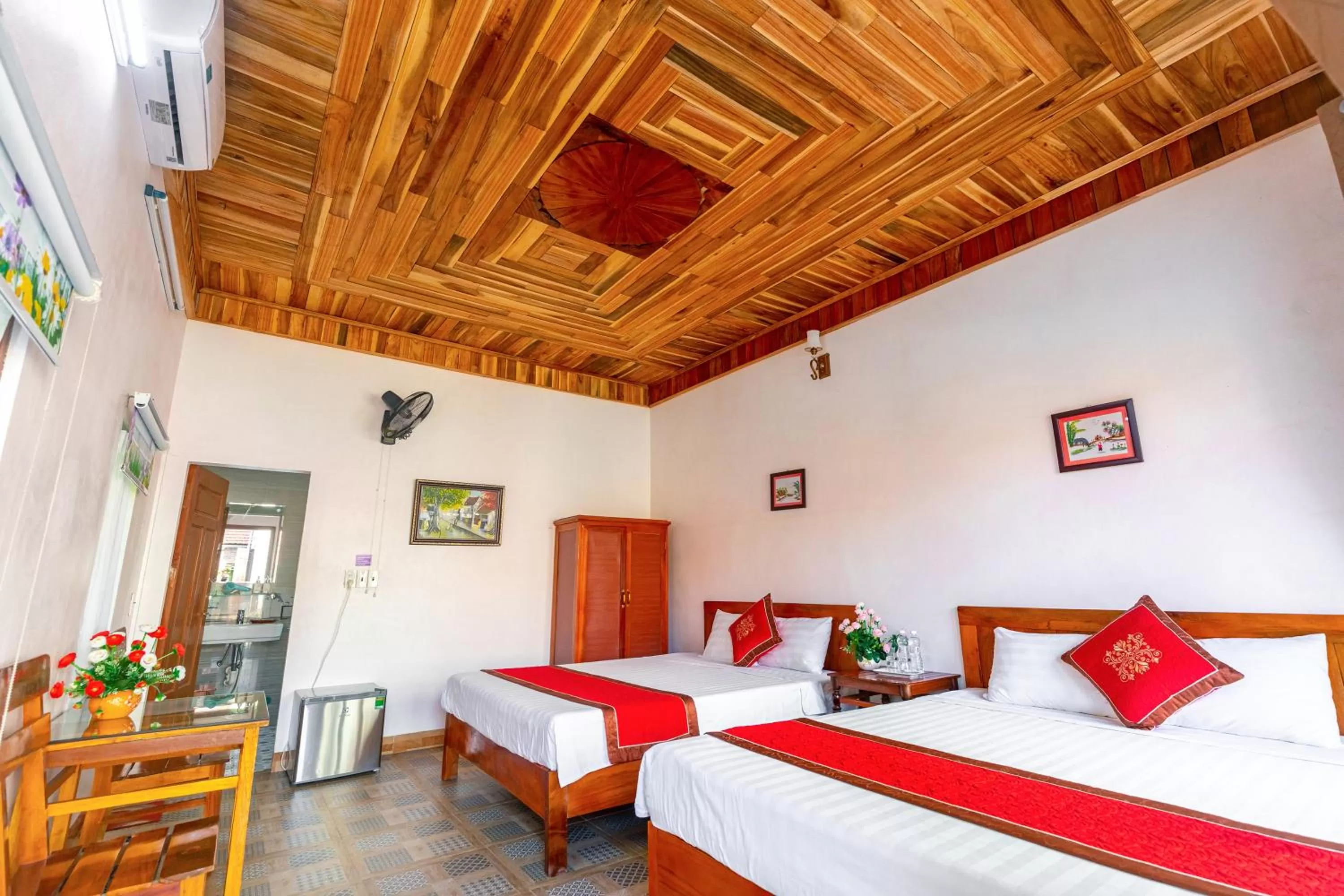 Bed in Tam Coc mountain bungalow