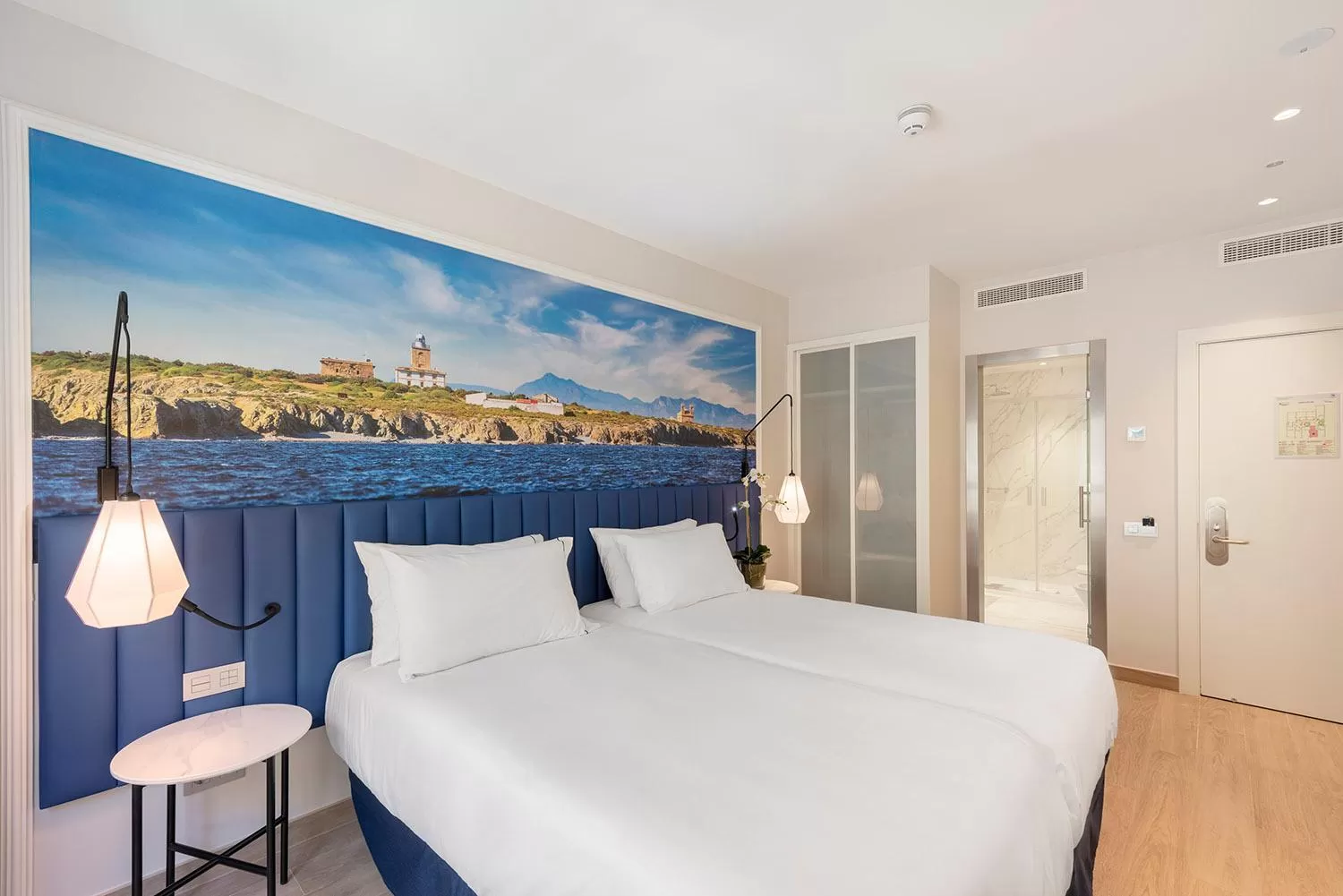 Bed in Eurostars Mediterranea Plaza