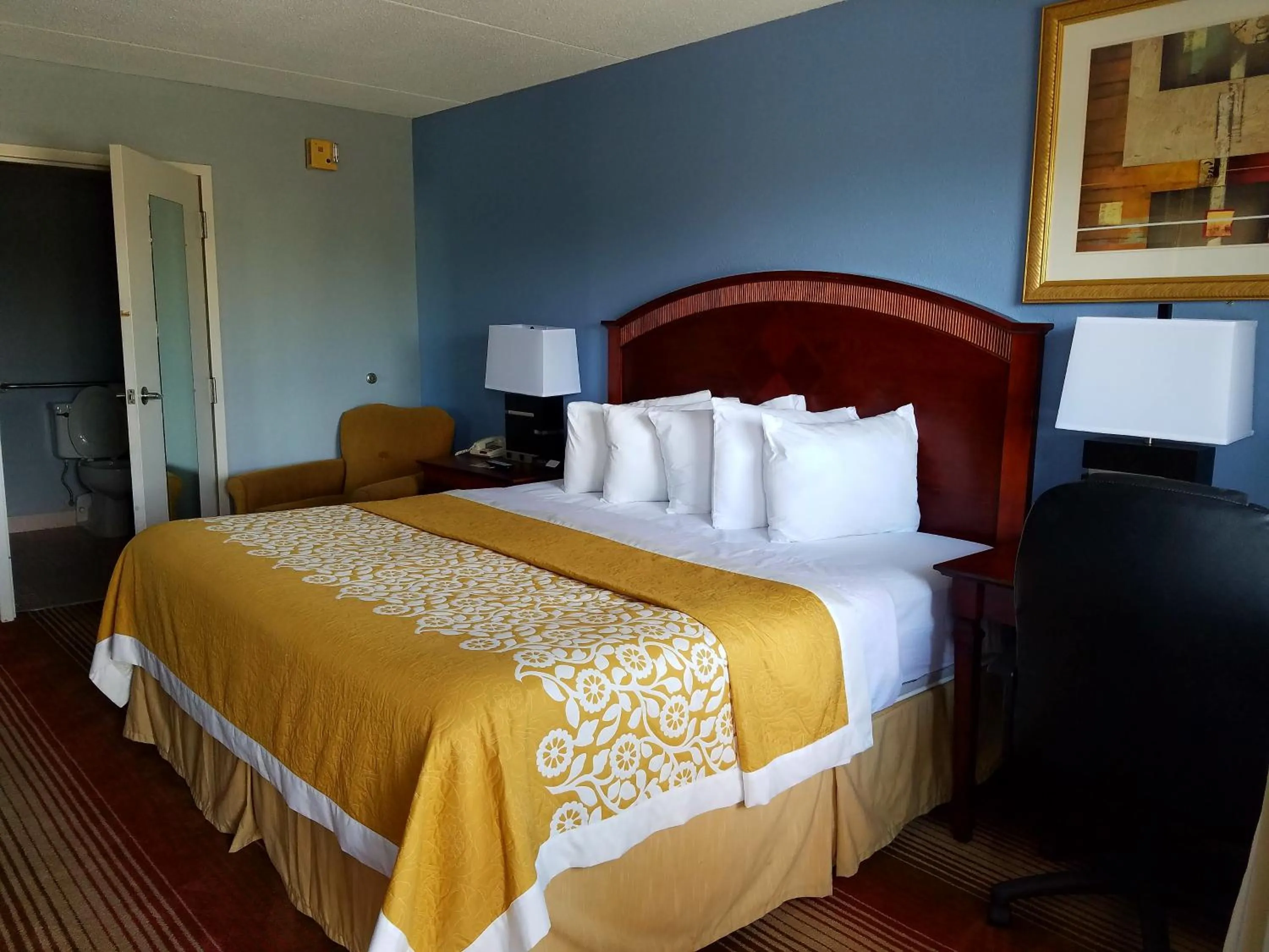 Bedroom, Bed in Days Inn by Wyndham Richmond