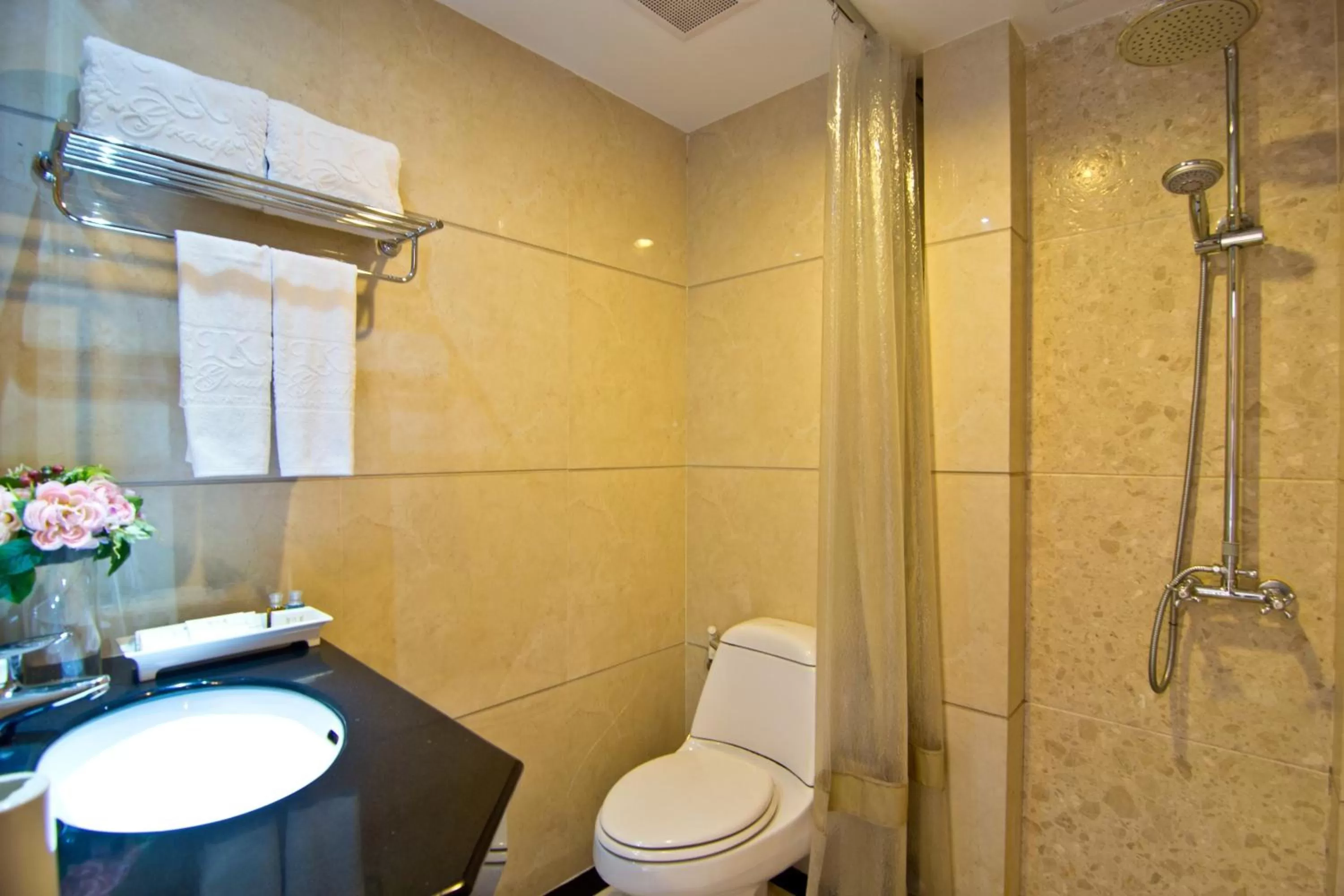 Toilet in LK Royal Suite