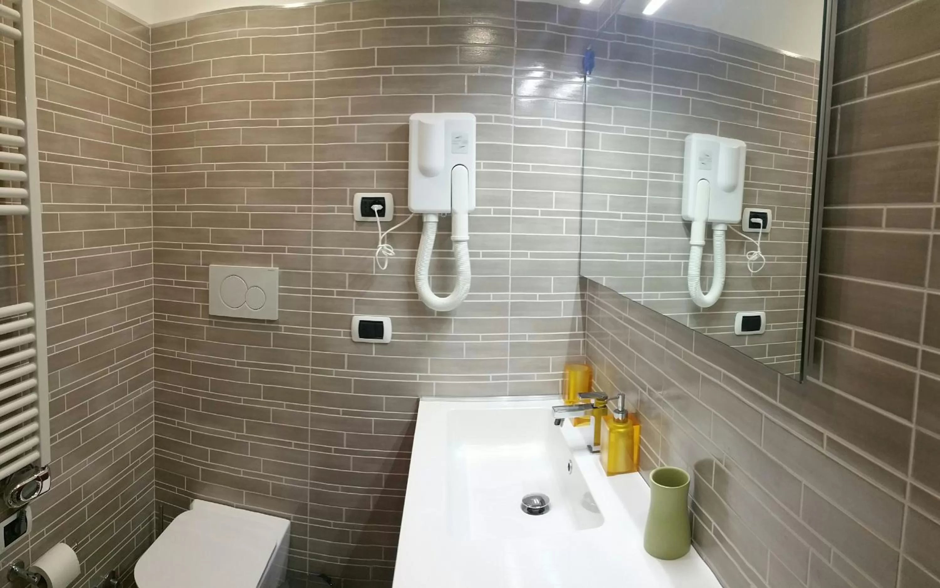 Bathroom in Smart House Rental Rooms FREE PARKING