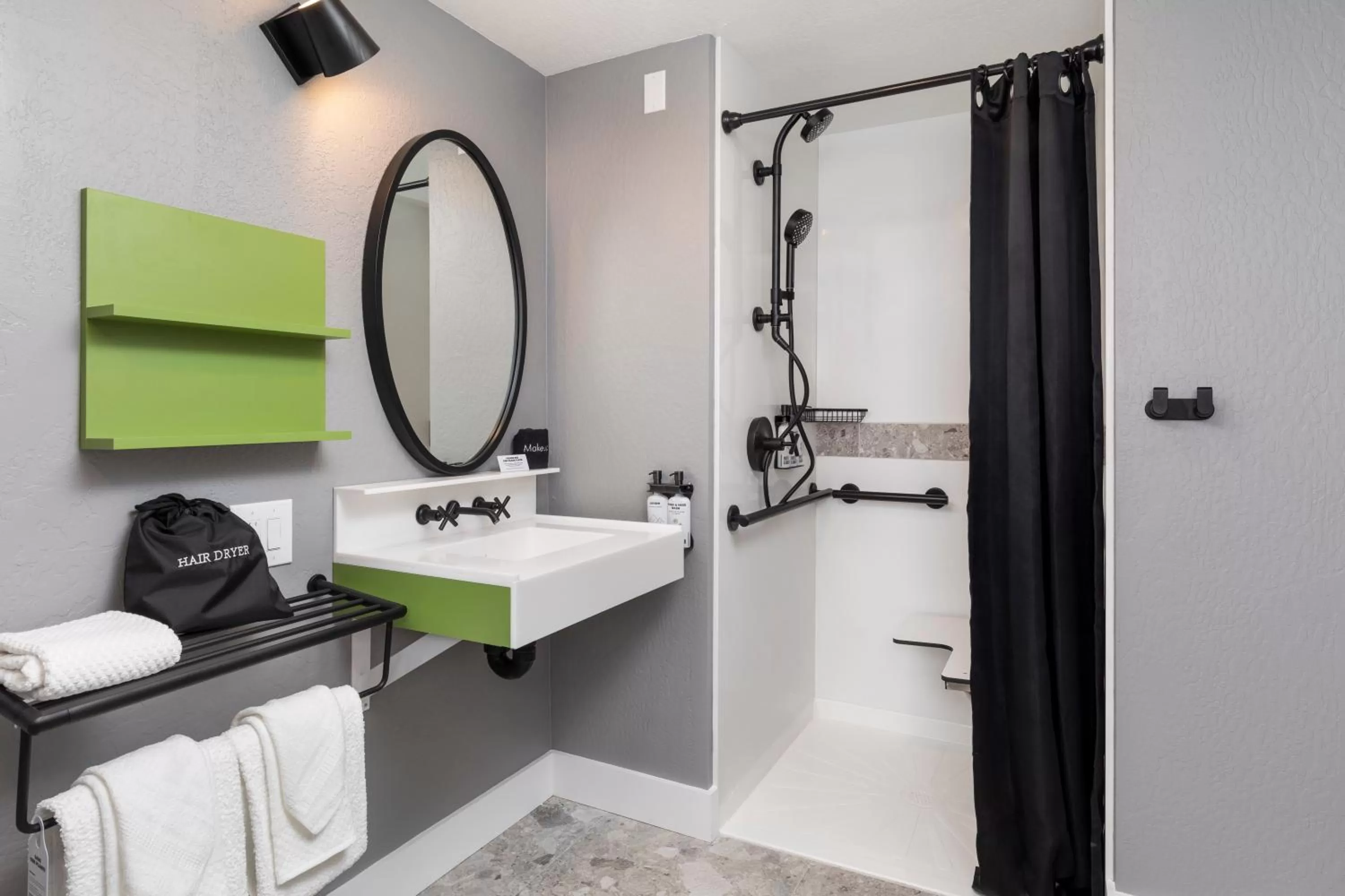 Shower in Hotel Lumberjack - Sonora