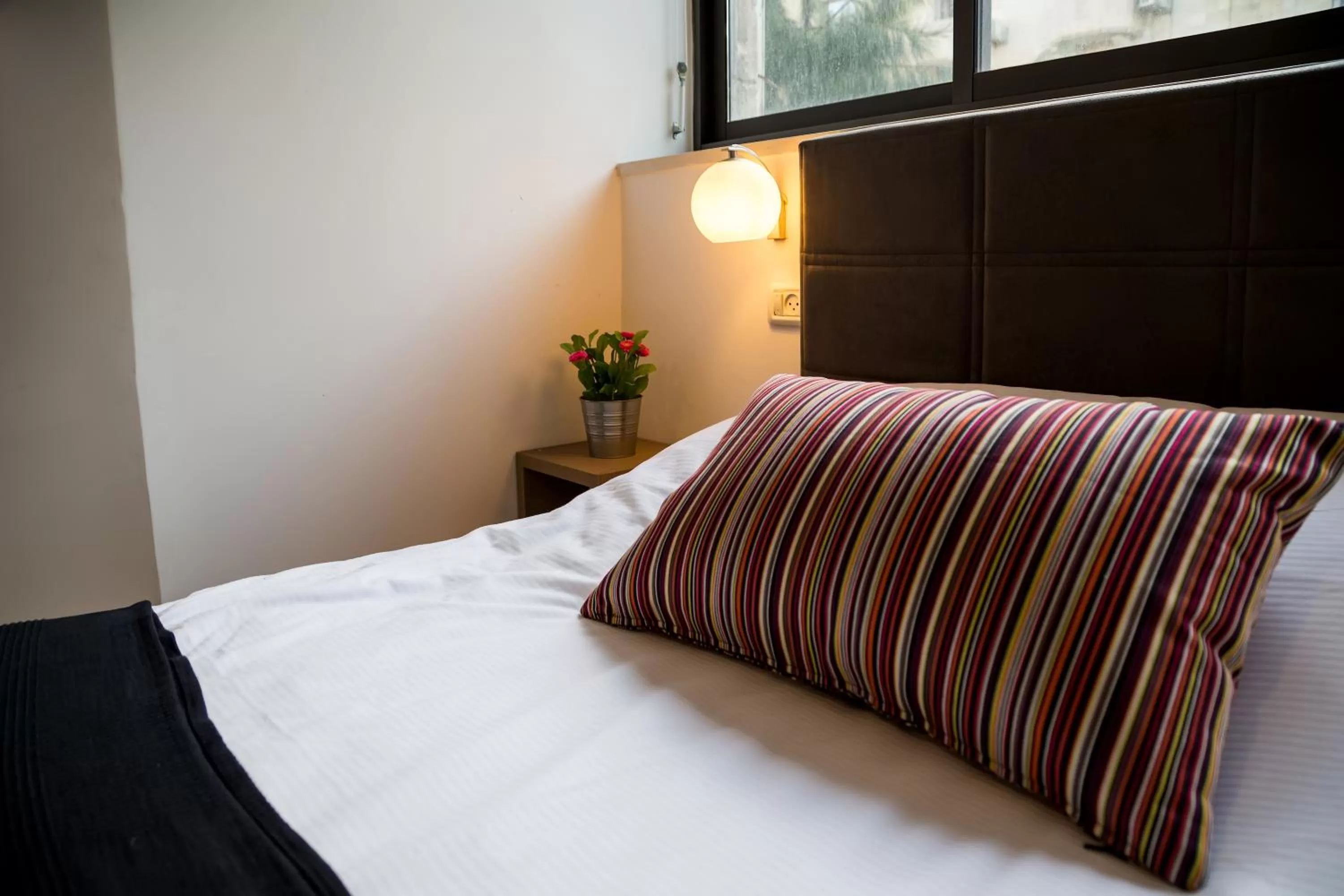 Bedroom in Johnny Hotel