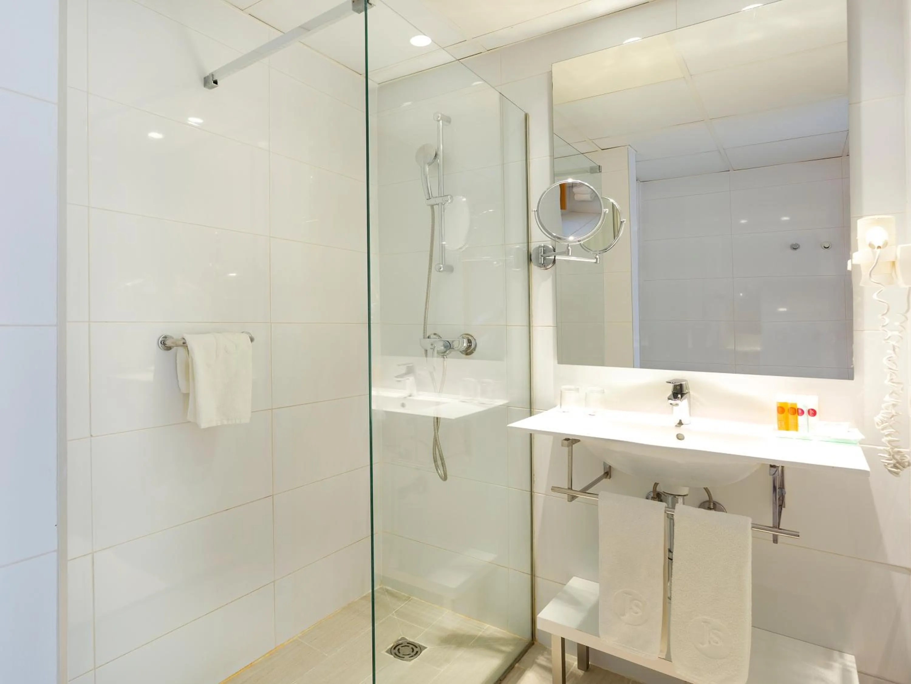 Bathroom in JS Palma Stay - Adults Only