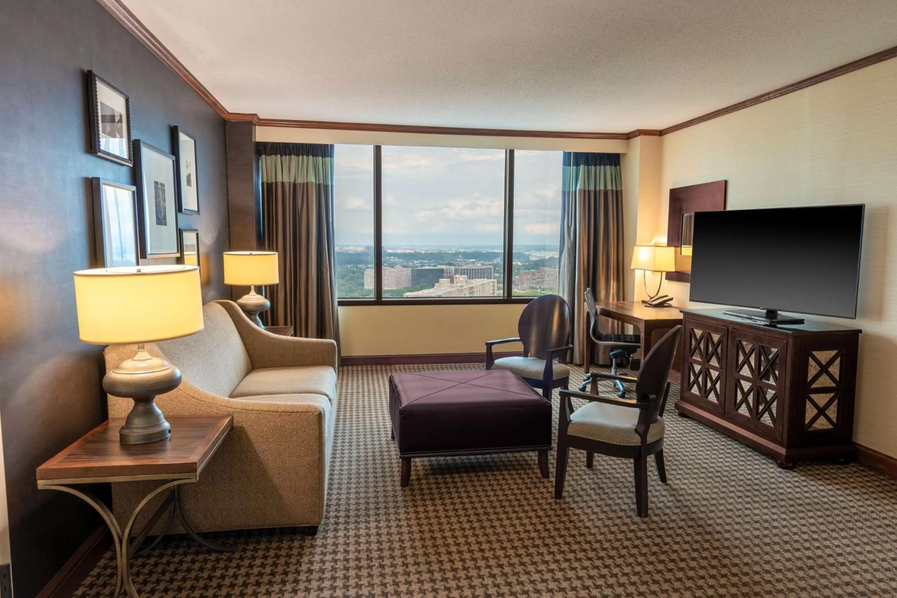 Bedroom in Hilton Alexandria Mark Center