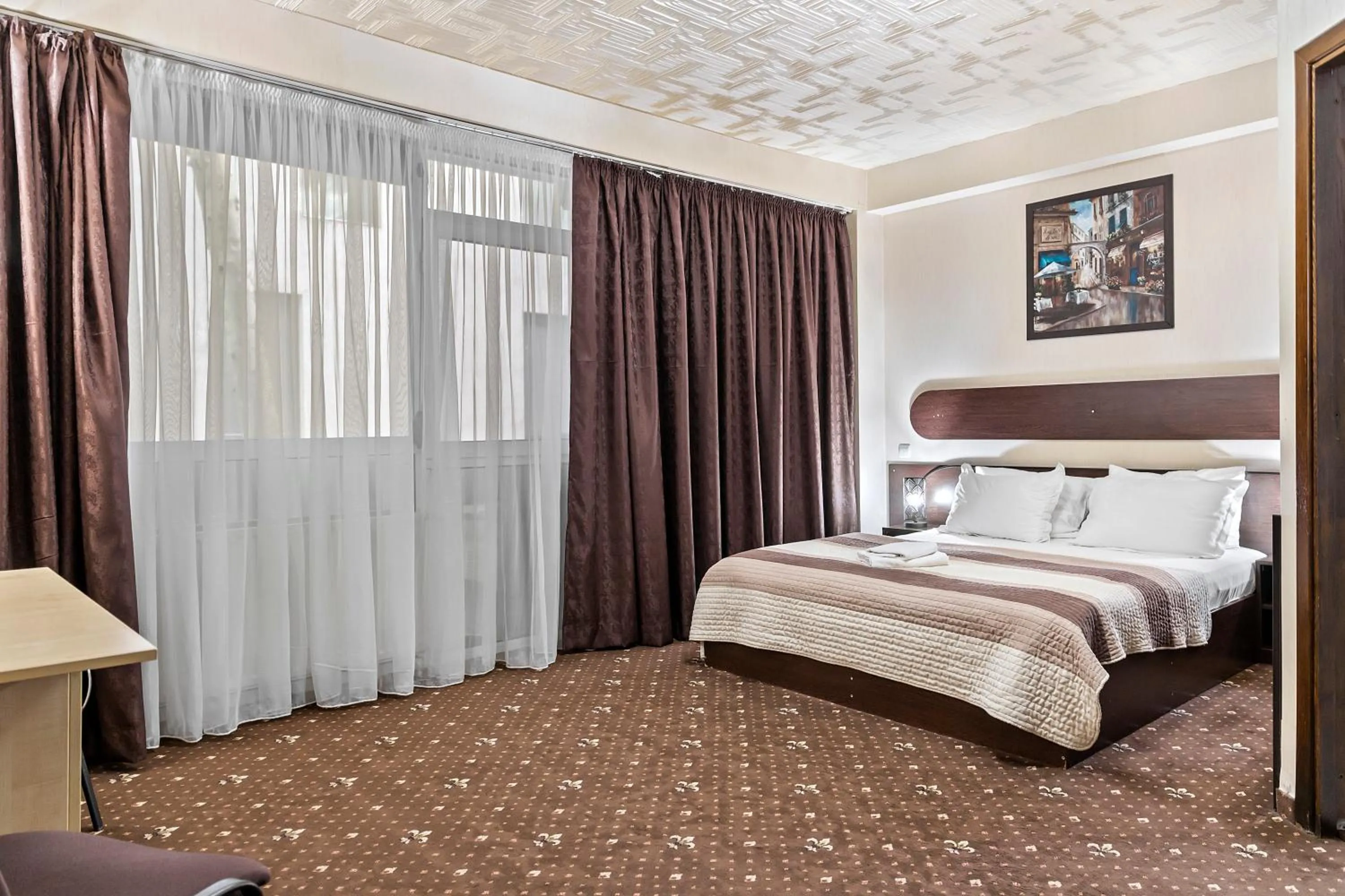 Bed in Hotel Charter Otopeni