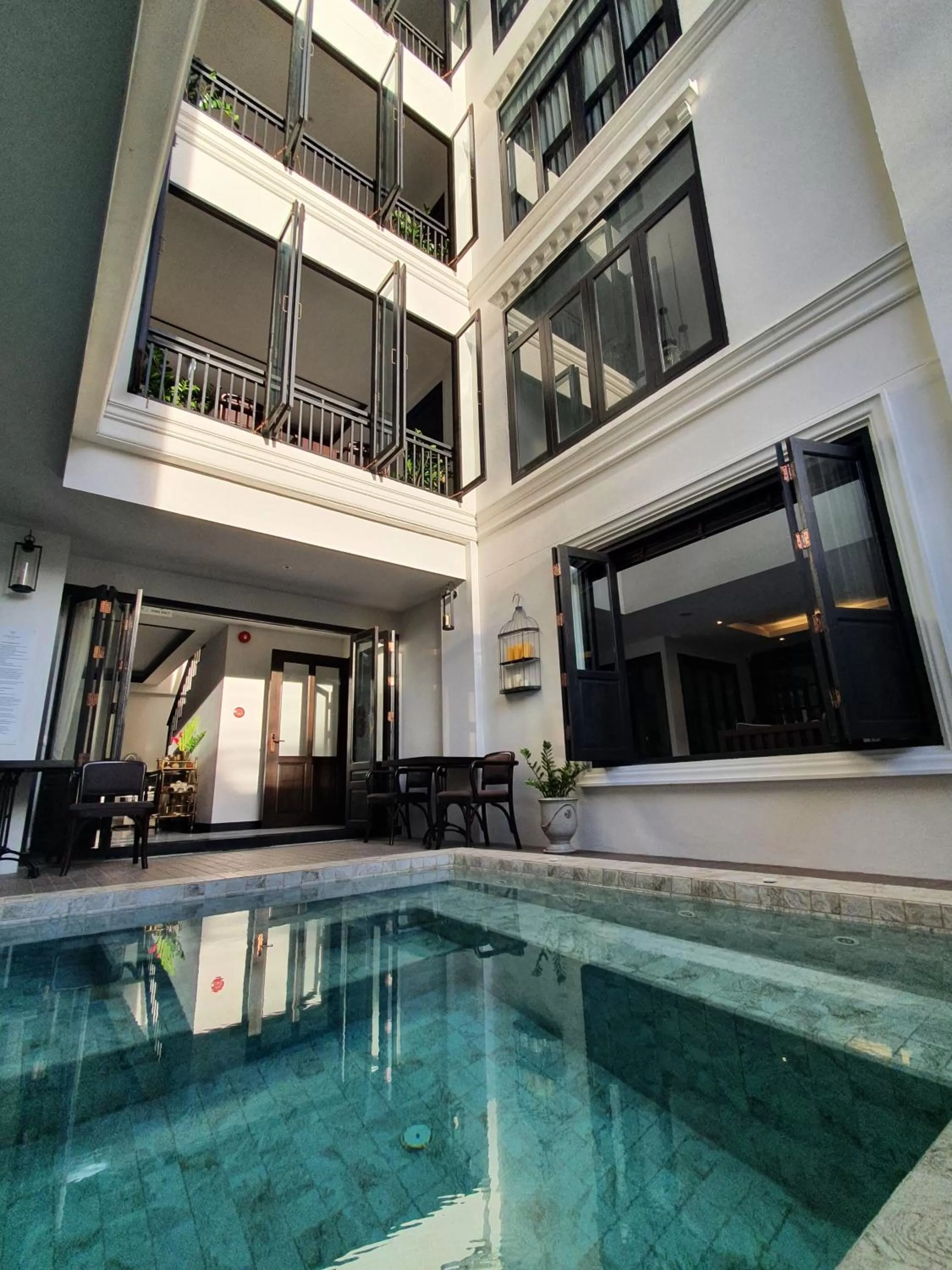 Restaurant/places to eat in Cheeva Dee Hotel