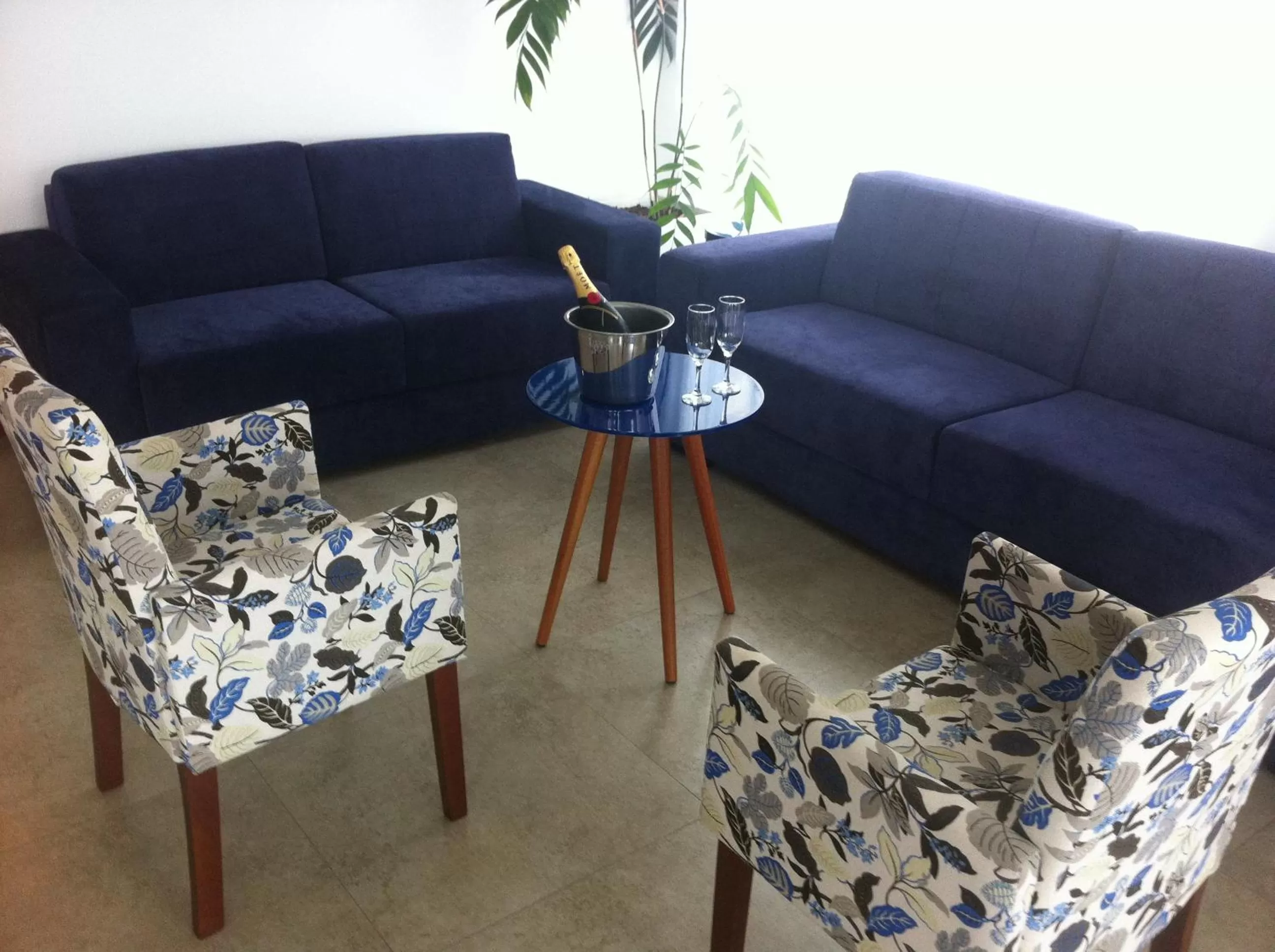 Alcoholic drinks in The Hyperion Boutique Hotel