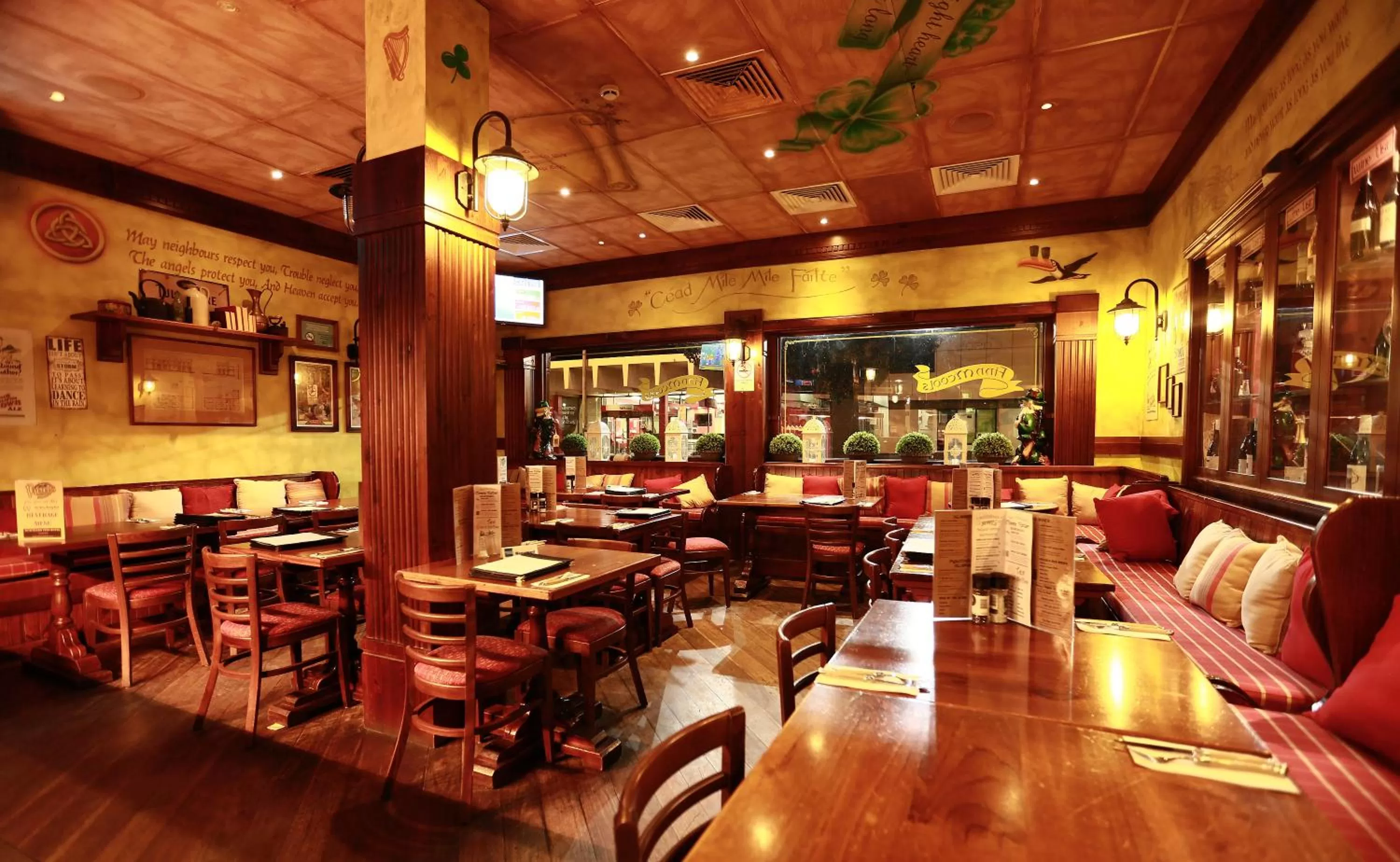 Restaurant/places to eat in Northern Star Hotel