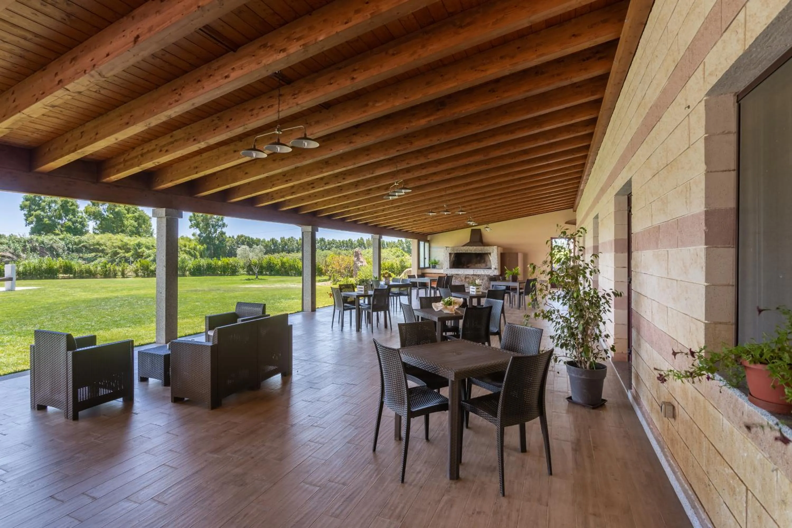 Communal lounge/ TV room in Rodia Inn