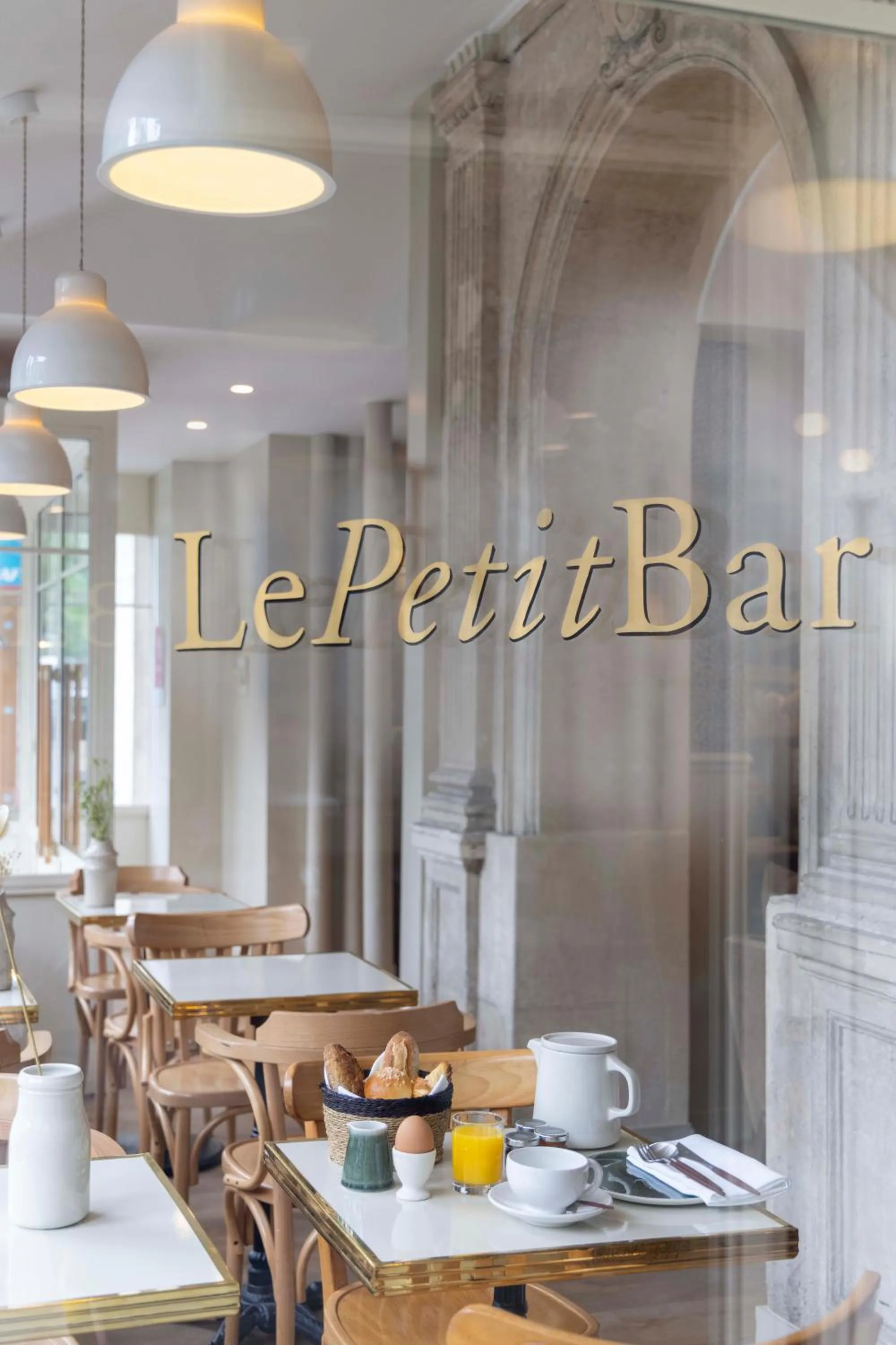 Lounge or bar in Le Petit Beaumarchais Hotel & Spa