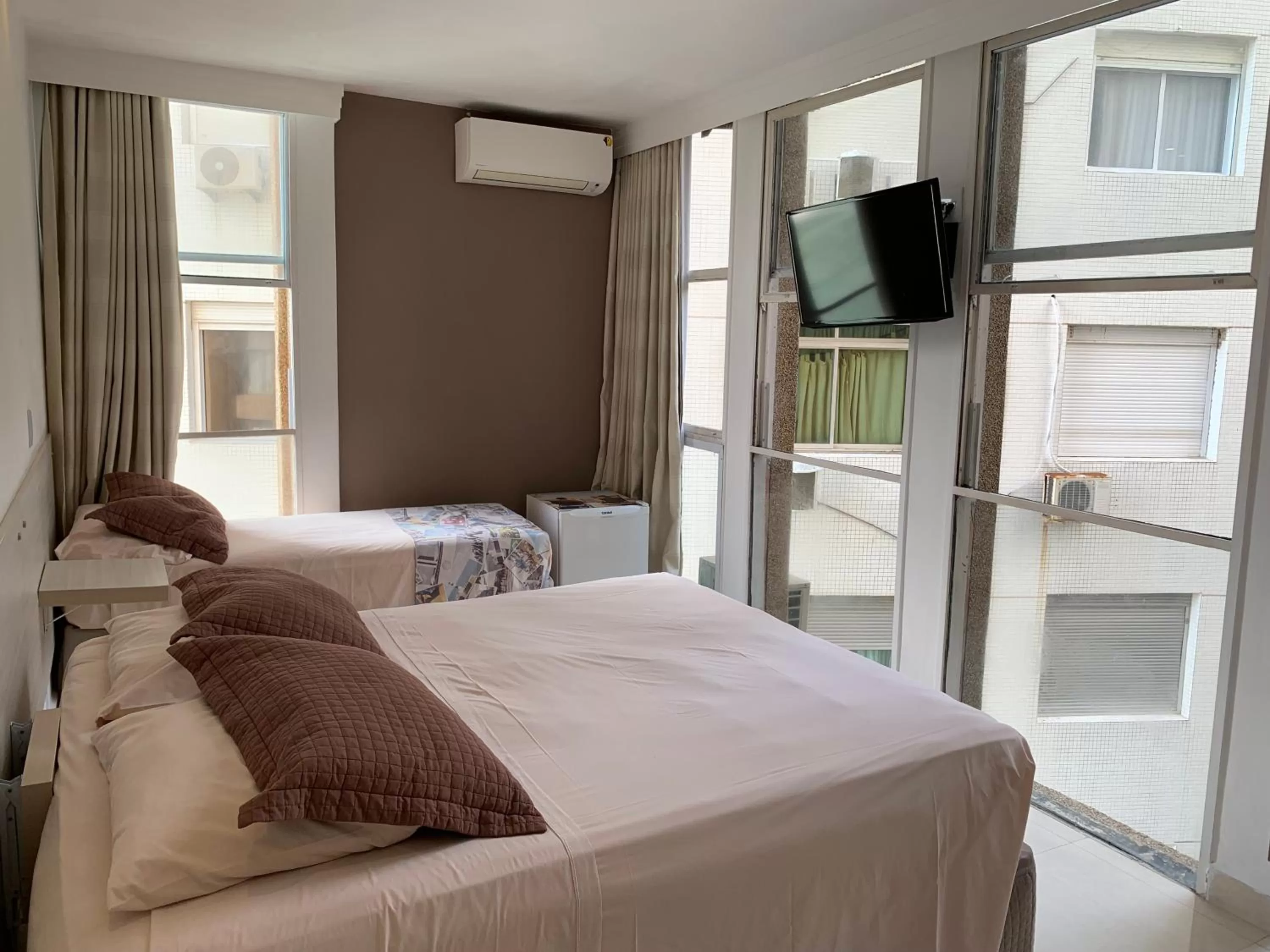 Photo of the whole room, Bed in Grand Hotel Guarujá - A sua Melhor Experiência Beira Mar na Praia!