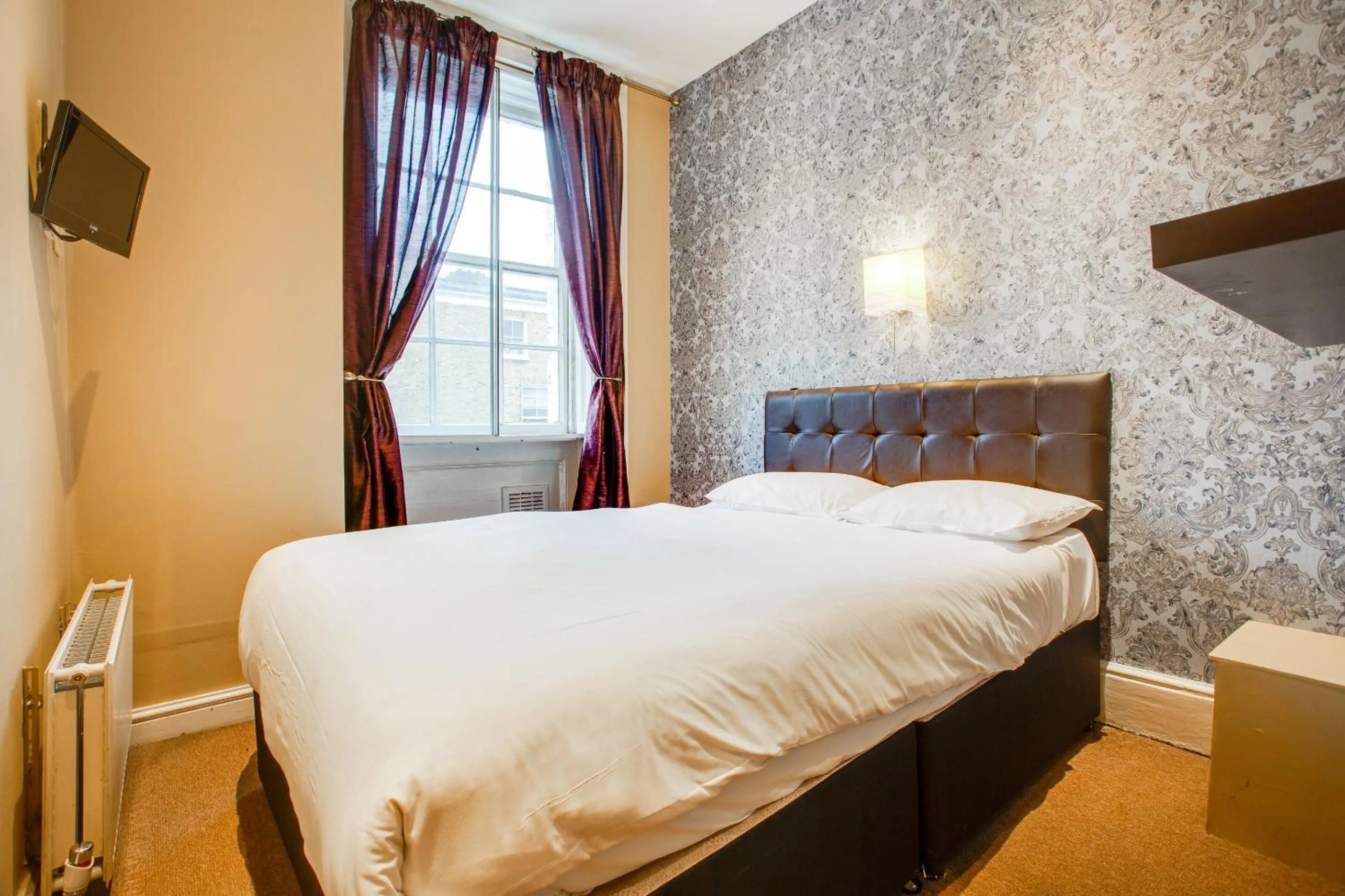 Deluxe Double Room in Somerset Hotel Baker Street London