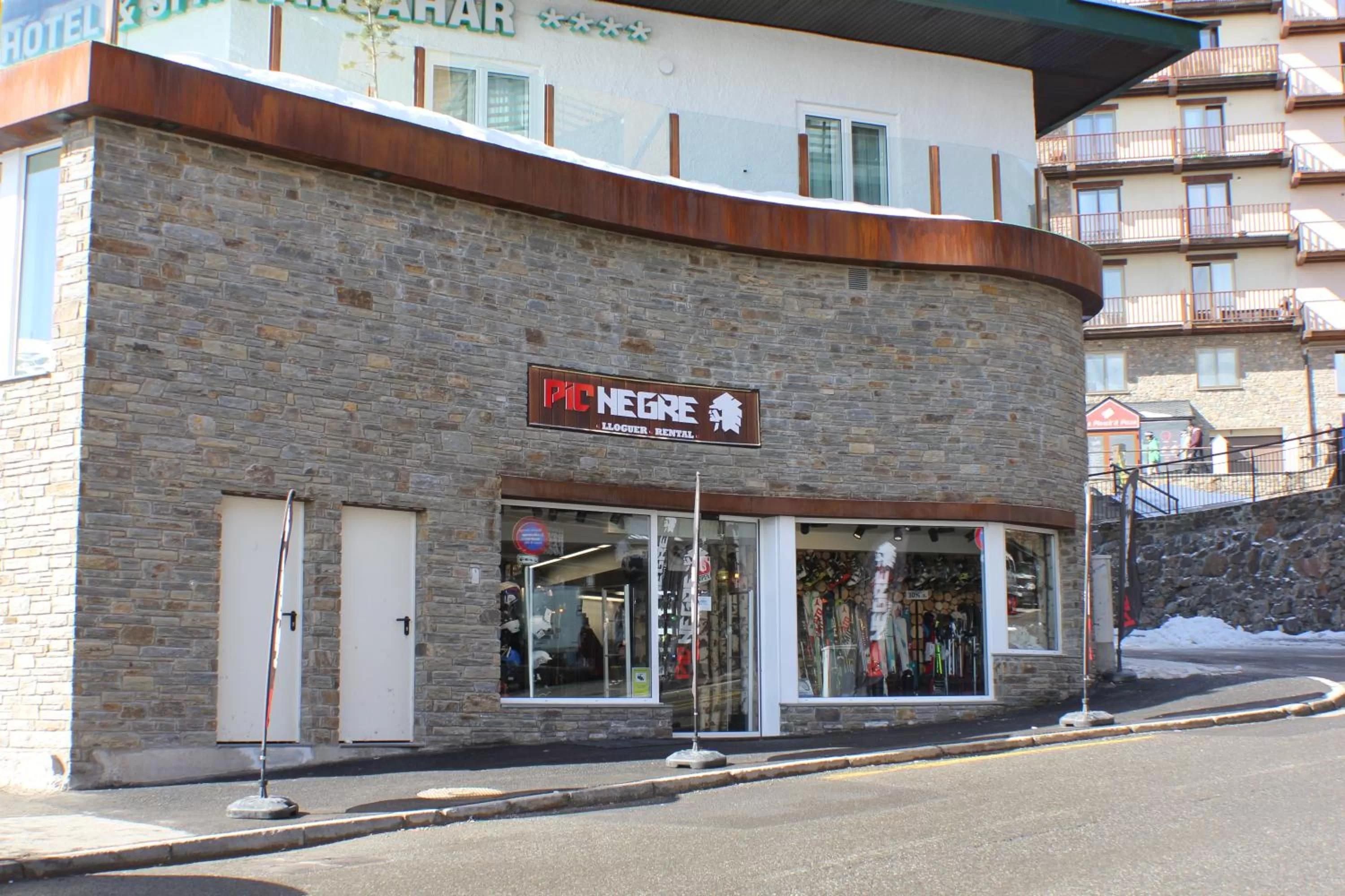 Facade/entrance in Hotel Kandahar