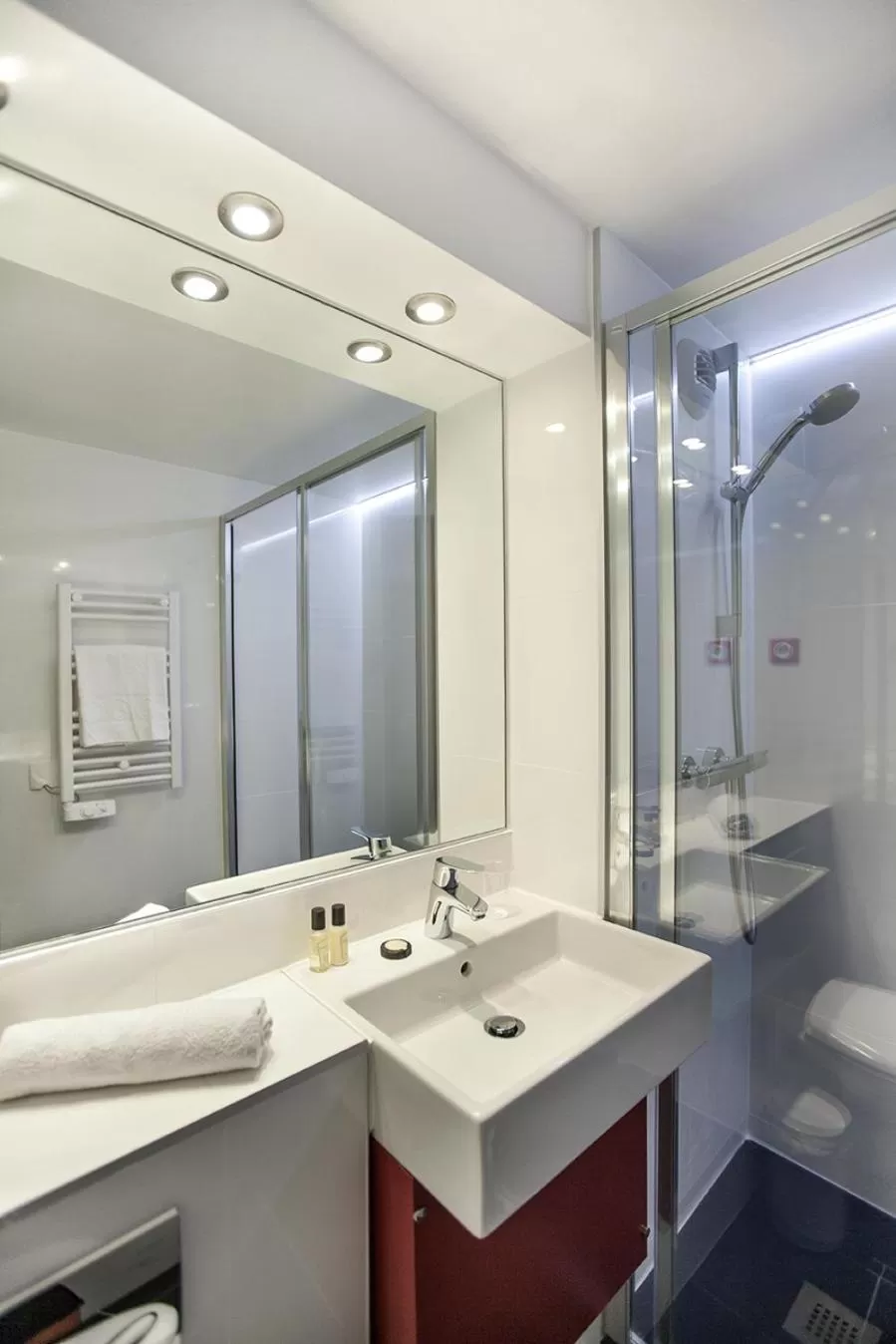 Bathroom in Hôtel l'Amandier