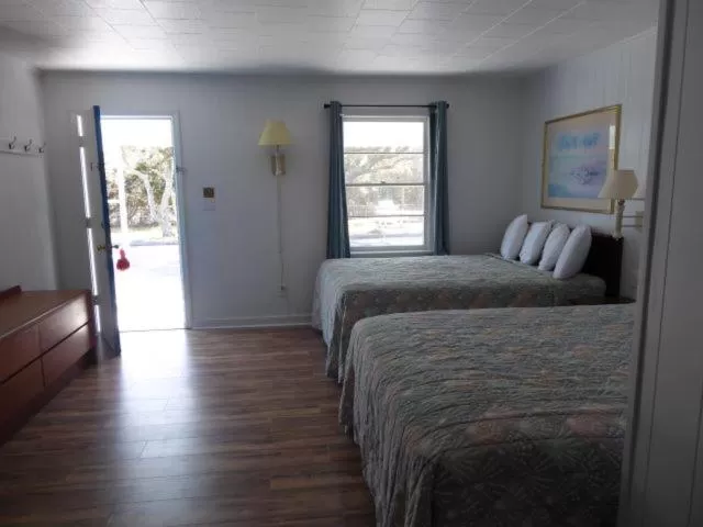 Photo of the whole room, Bed in Swell Motel