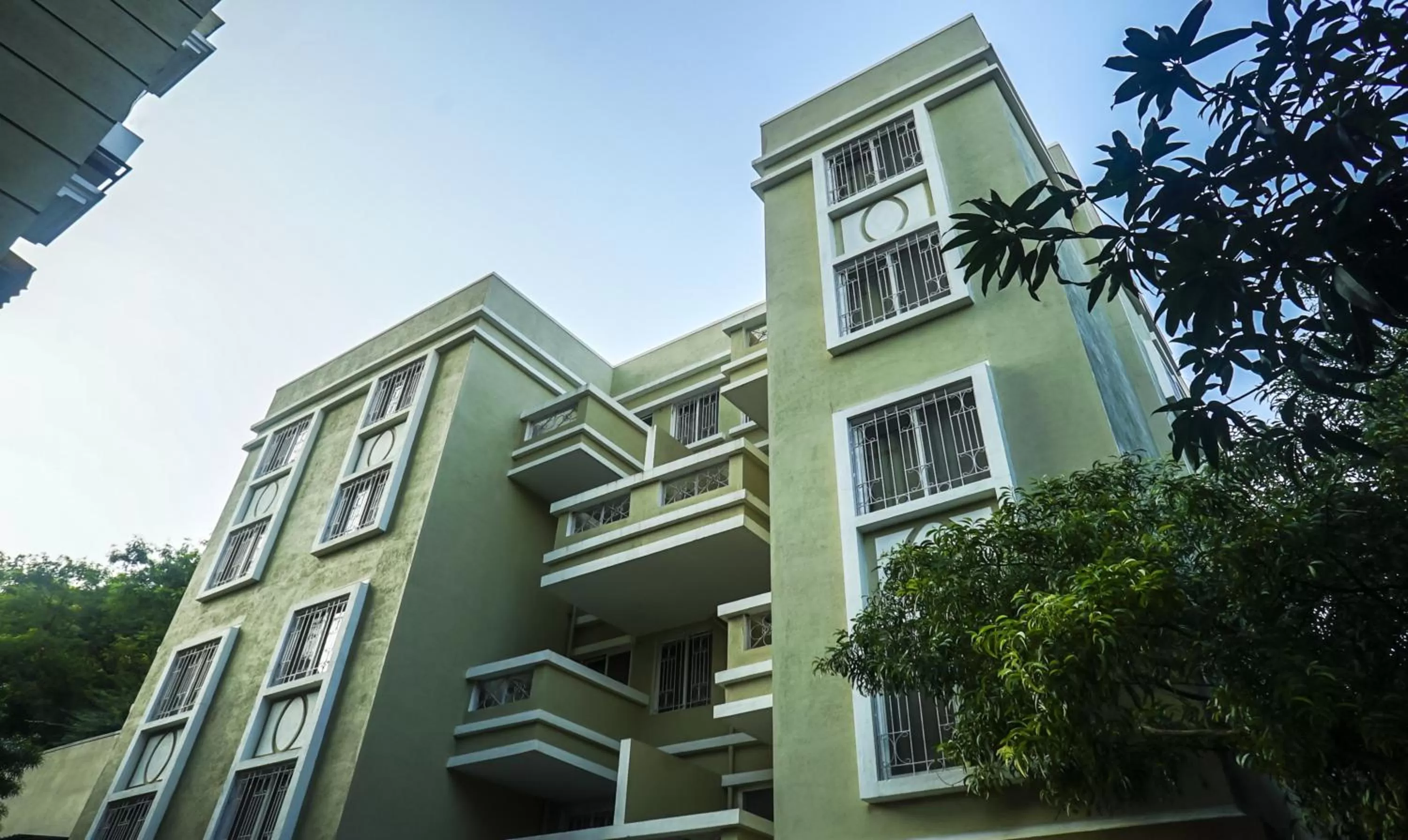 Property building in Treebo Luxe Suite, Shivaji Nagar