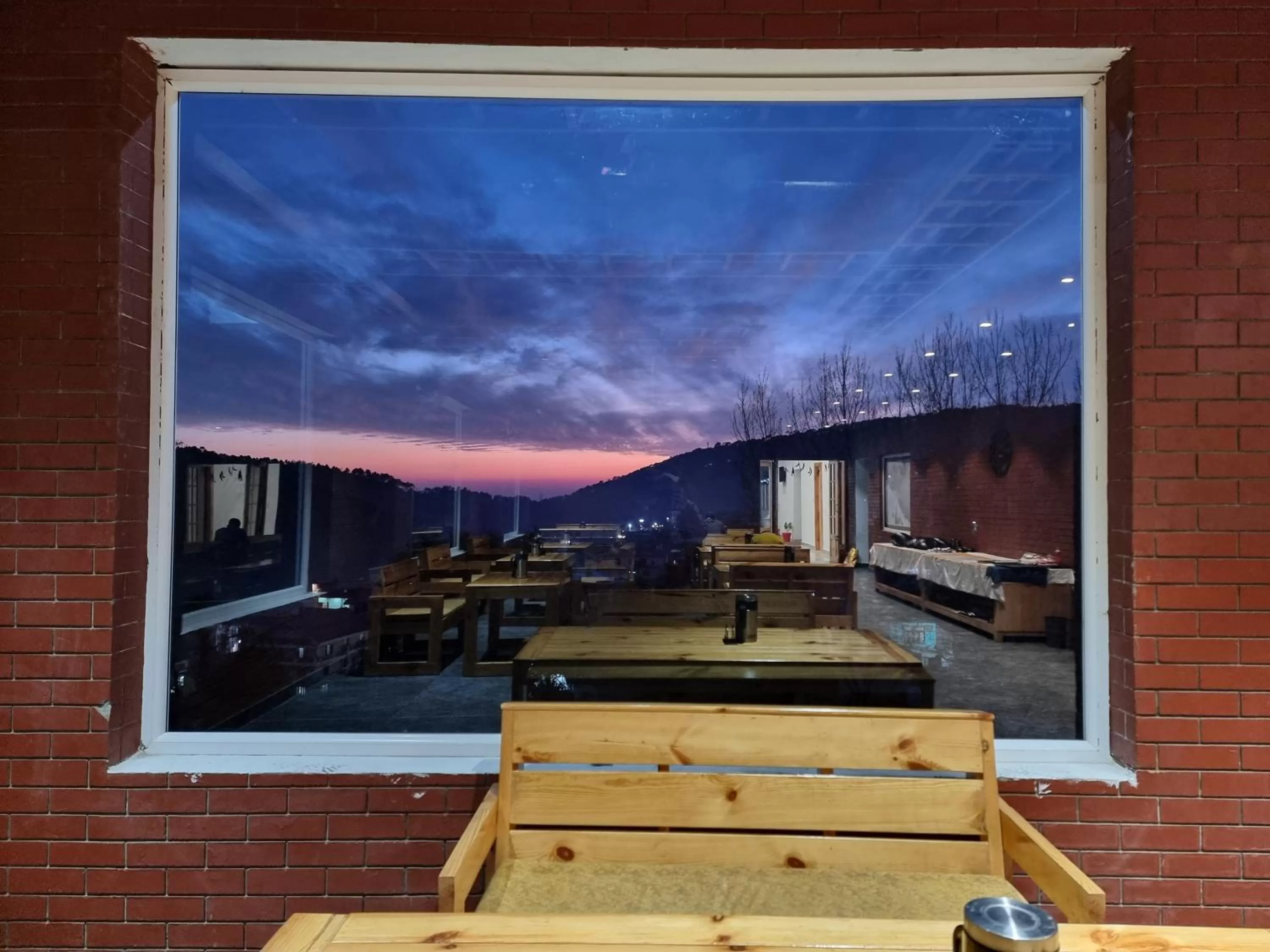 Restaurant/places to eat in Moon Glade By Stylia Hotels