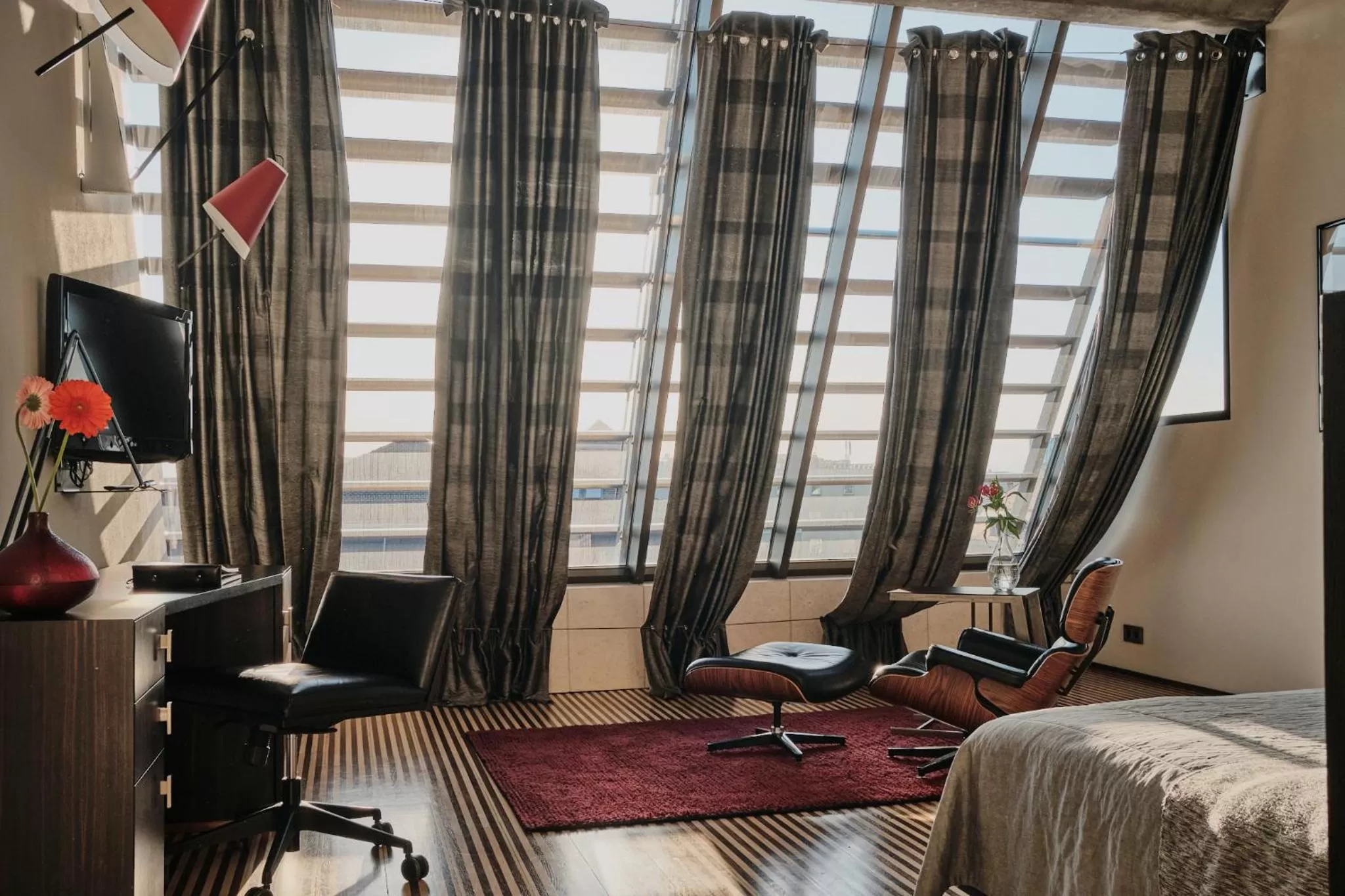 Living room, Bed in Hotel Monopol