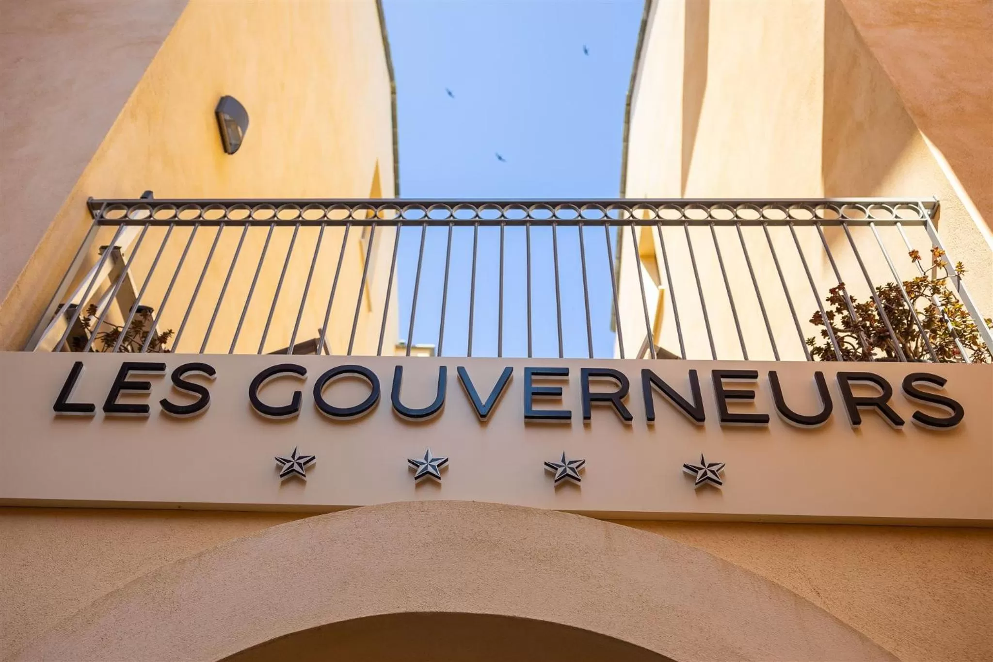 Facade/entrance in Hôtel Des Gouverneurs
