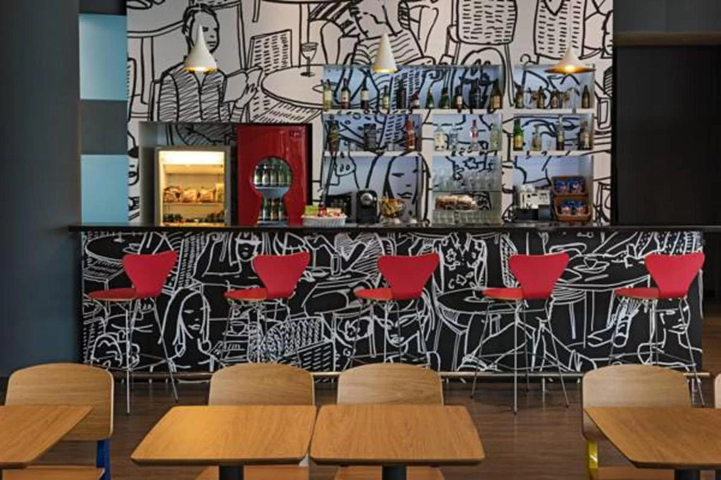 Restaurant/places to eat in ibis Tambore