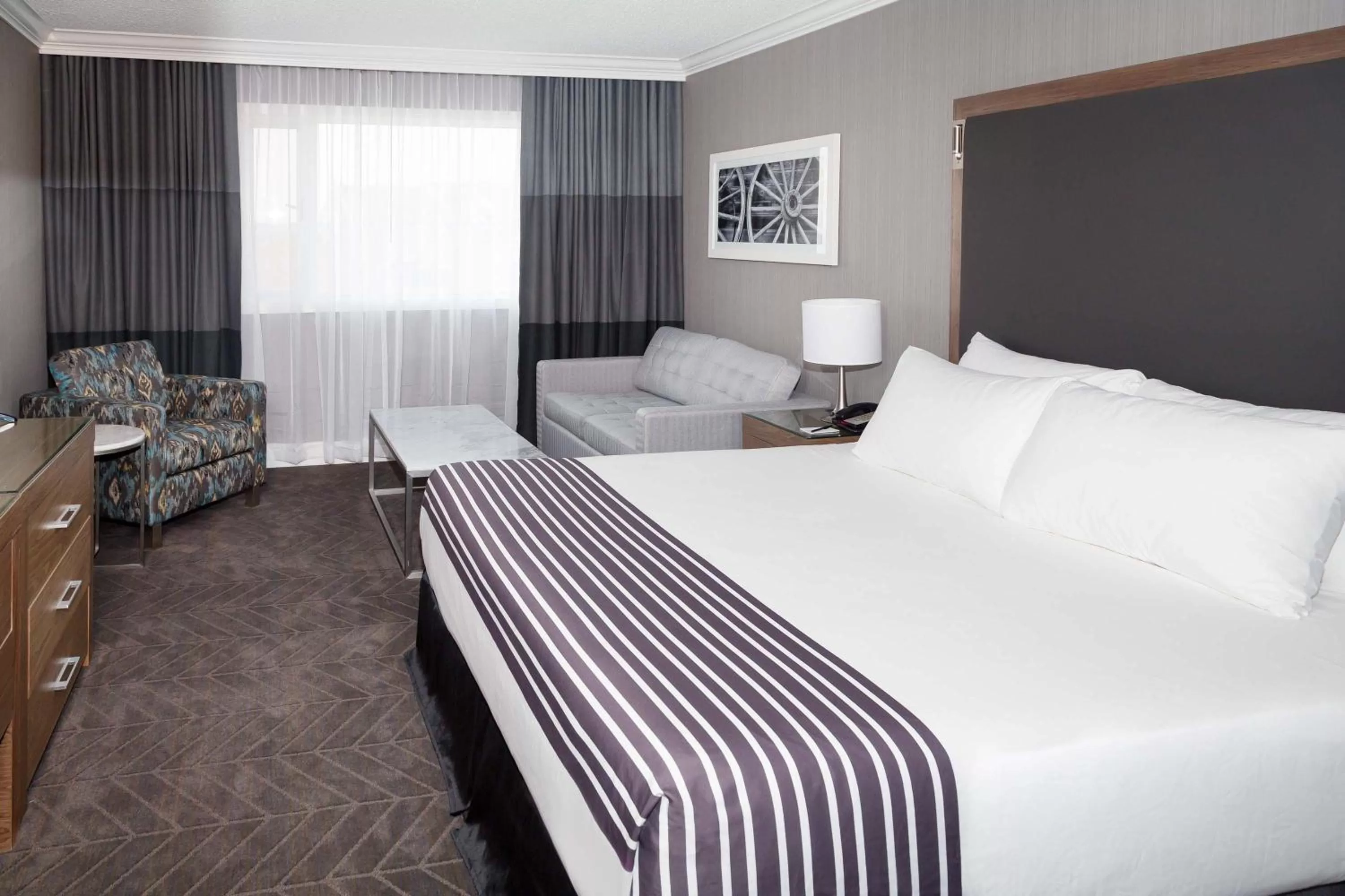 Bedroom, Bed in Sandman Signature Lethbridge Lodge