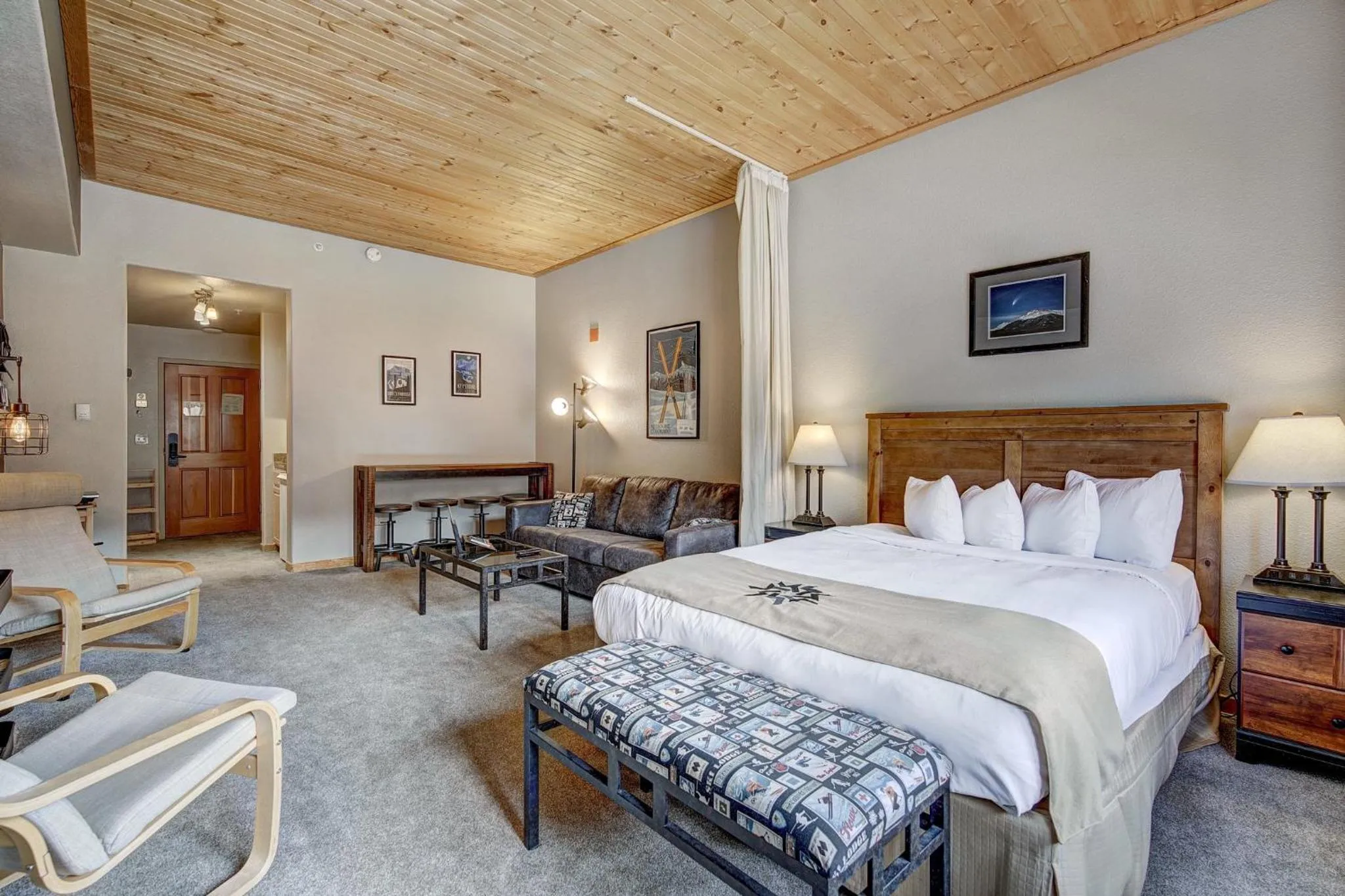 Photo of the whole room, Bed in Gateway Mountain Lodge by Keystone Resort