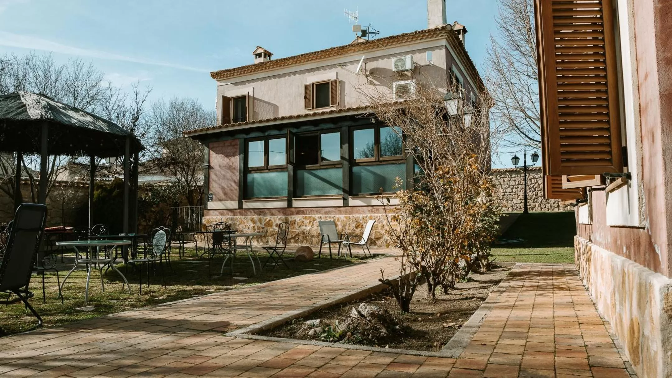 Property building in Hospedería Ballesteros