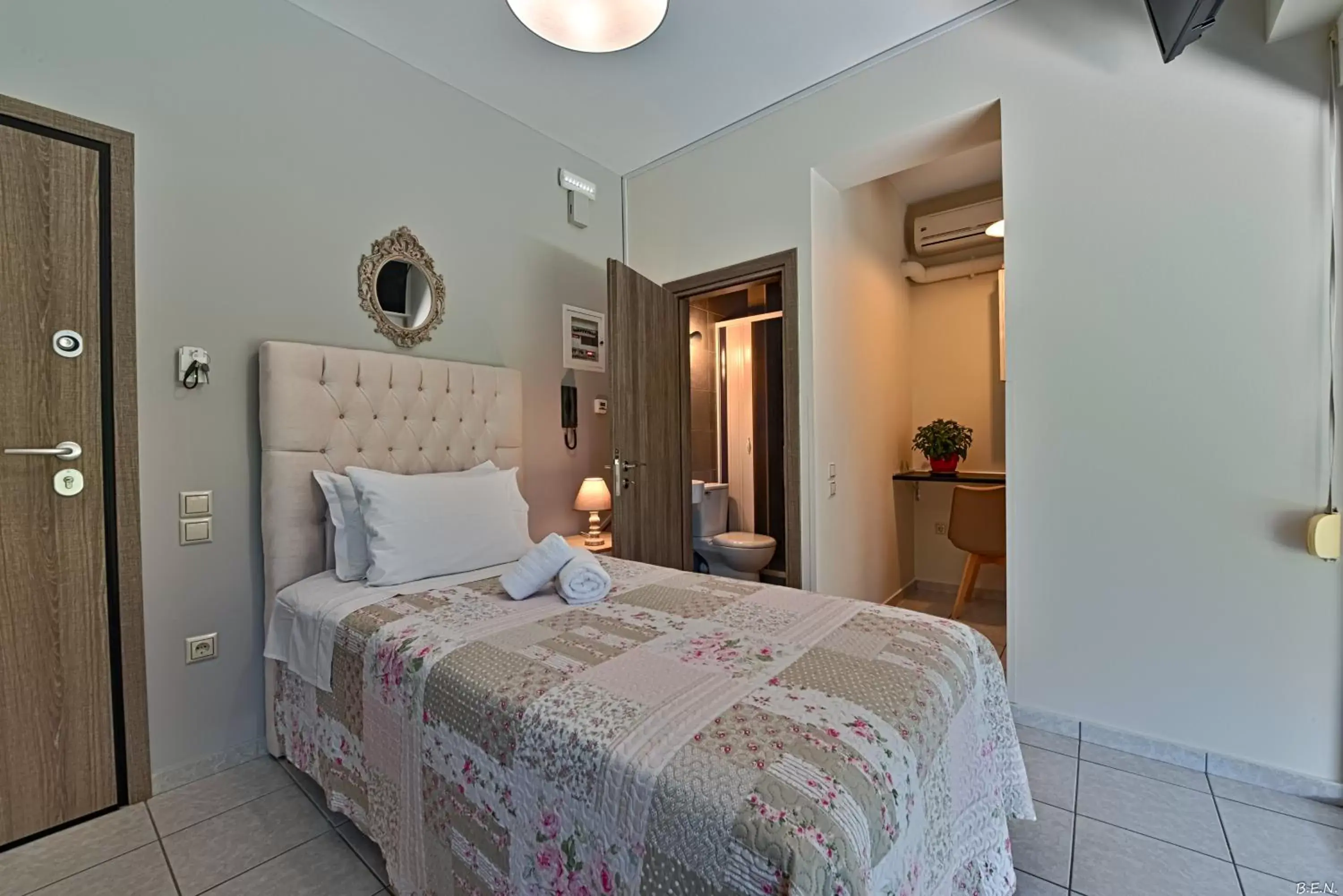 Economy Single Room - single occupancy in Alexia's Apartments Economy Single Room - single occupancy in Alexia's Apartments