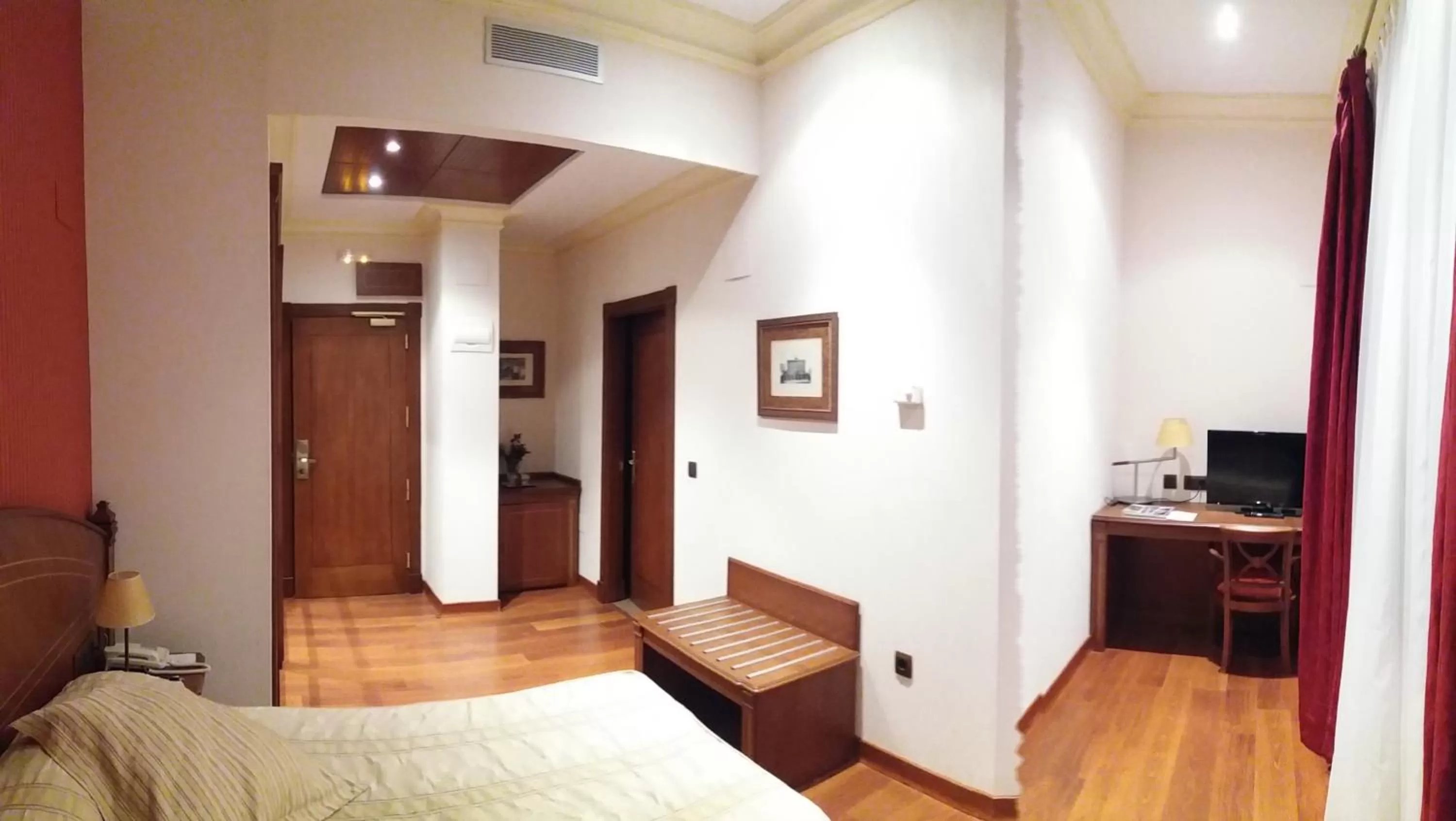 TV and multimedia, Bed in Hotel Palacio de la Magdalena