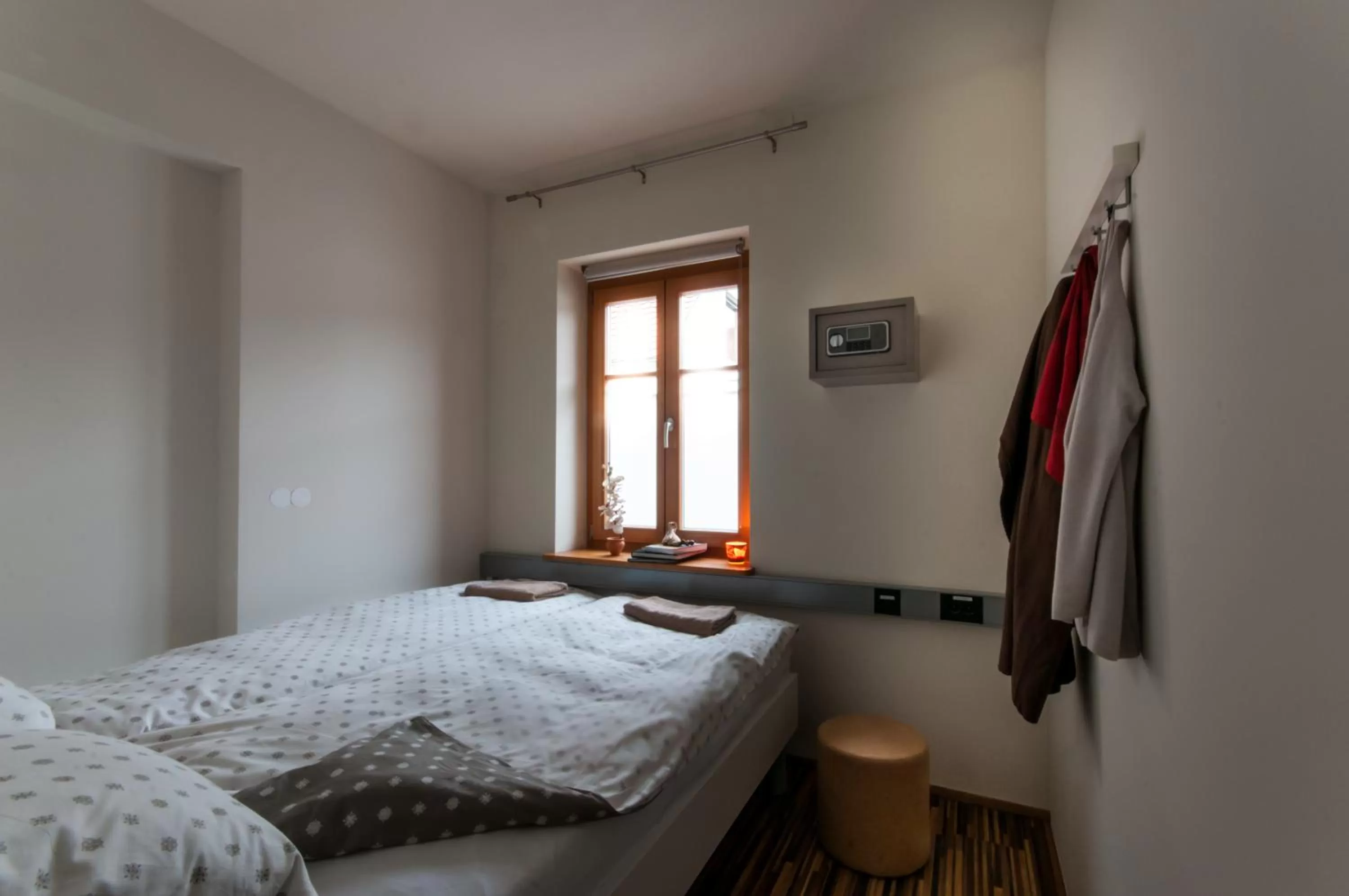 Photo of the whole room, Bed in CUBE central rooms for 2