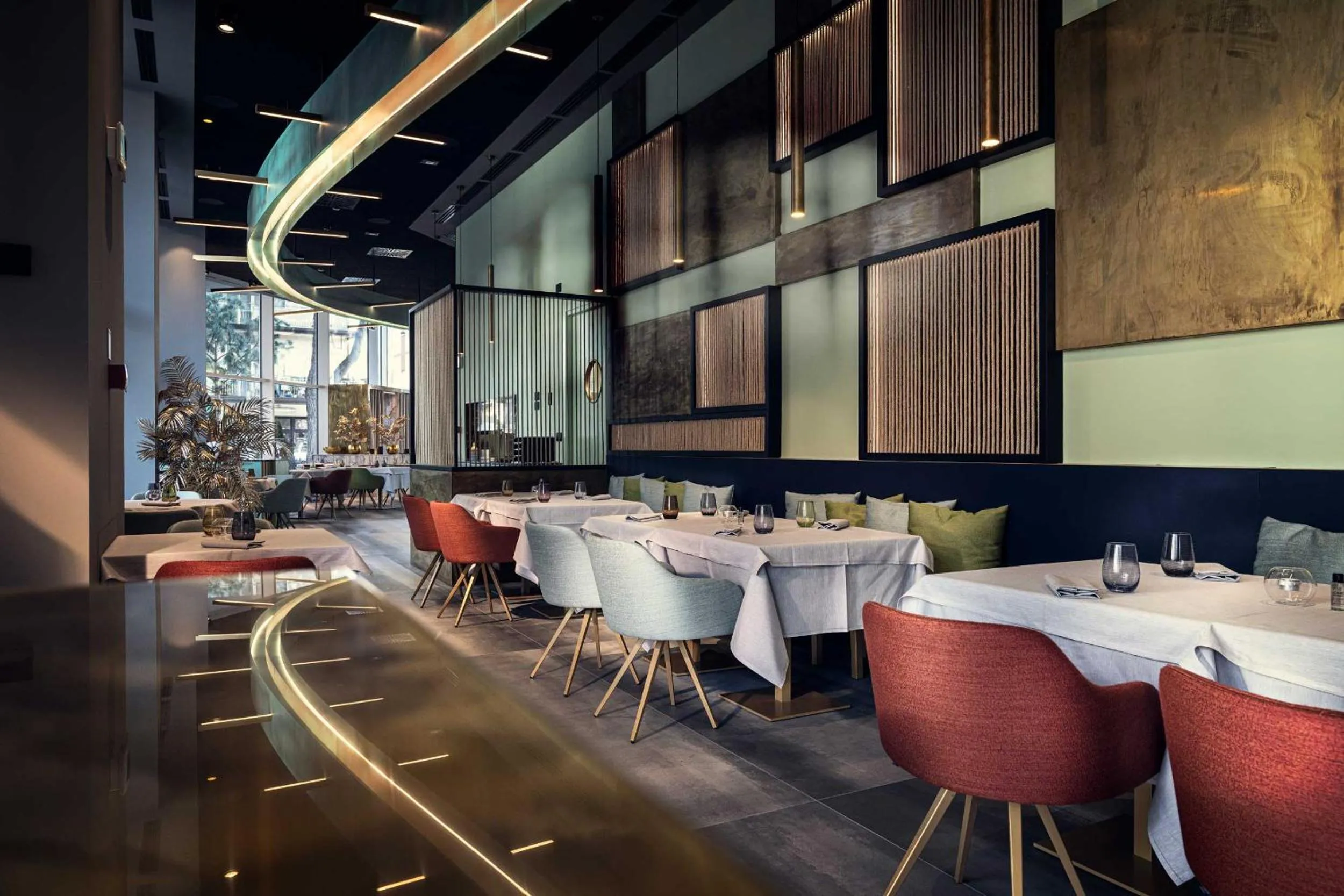 Restaurant/places to eat in J44 Lifestyle Hotel