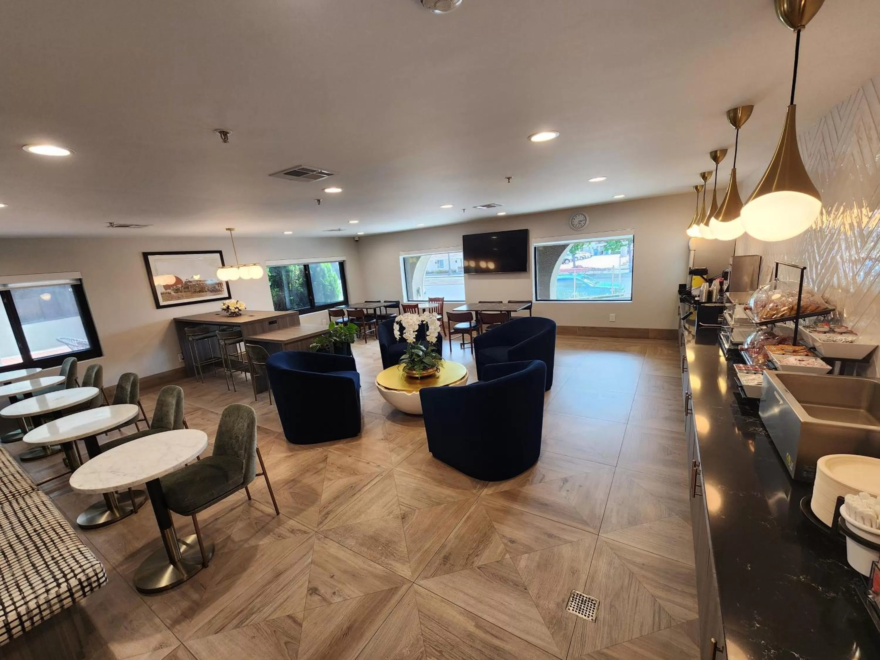 Breakfast in La Quinta by Wyndham San Francisco Airport West Millbrae FREE AIRPORT SHUTTLE