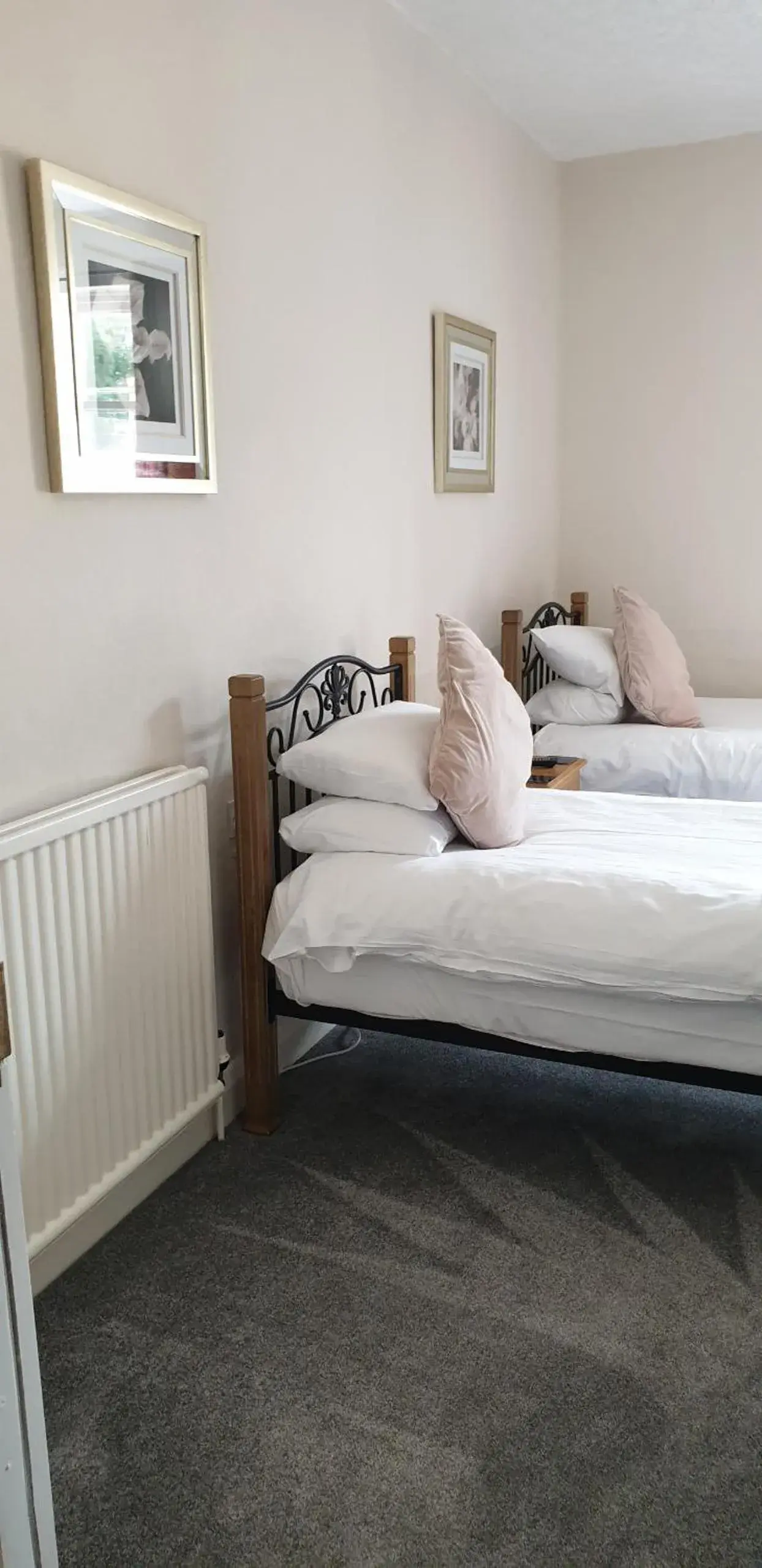 Twin Room with Private Bathroom in George Washington Inn Twin Room with Private Bathroom in George Washington Inn