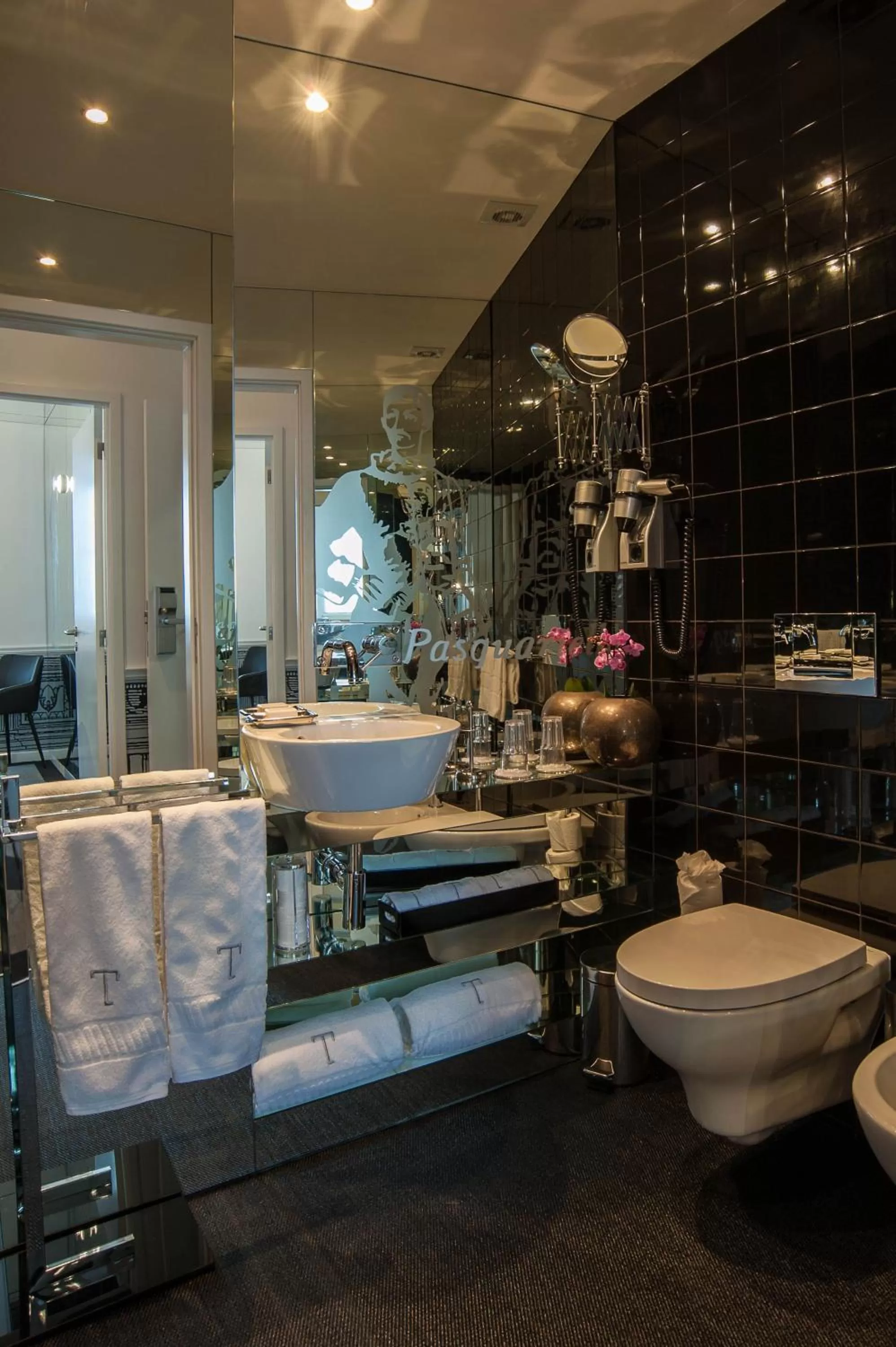 Bathroom in Teatro Boutique Rooms & Suites