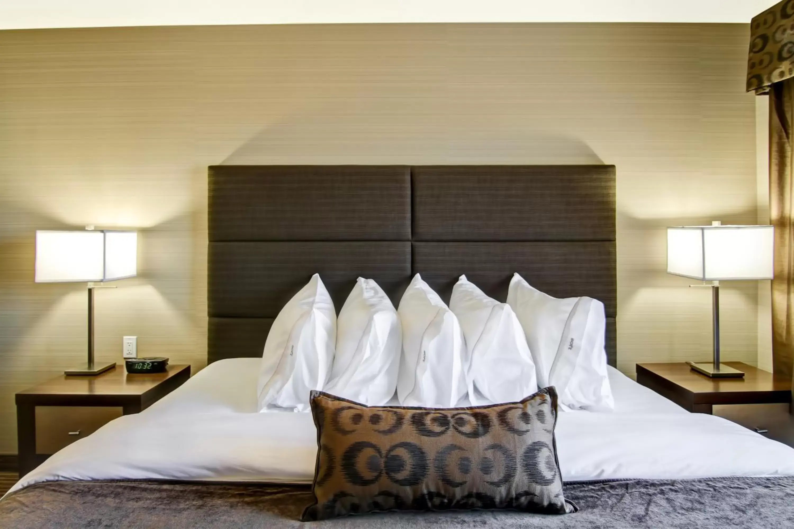 Honeymoon Suite in Canalta Hotel Assiniboia Honeymoon Suite in Canalta Hotel Assiniboia