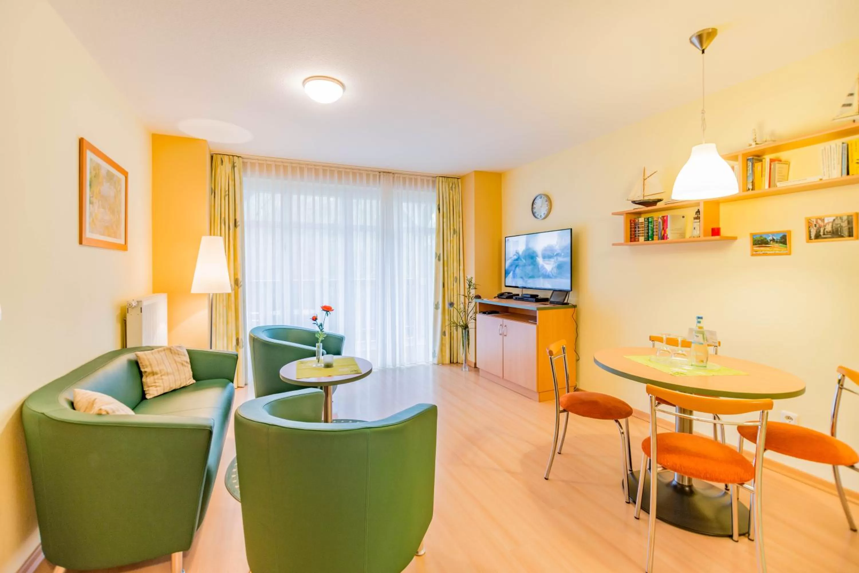 Photo of the whole room, Seating Area in Am Weststrand Apartmenthaus Waldeck