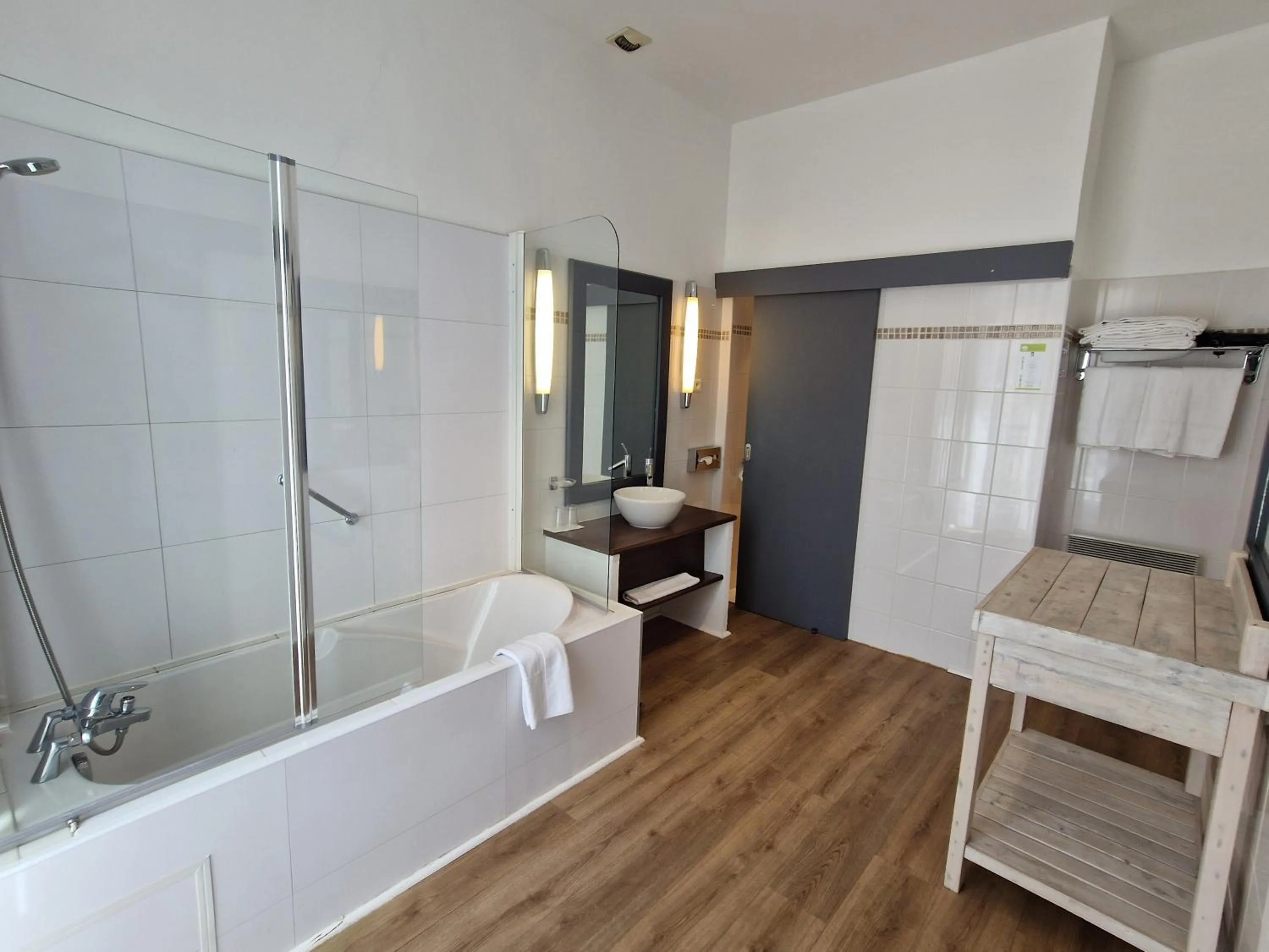 Toilet in Hôtel La Villa Tosca