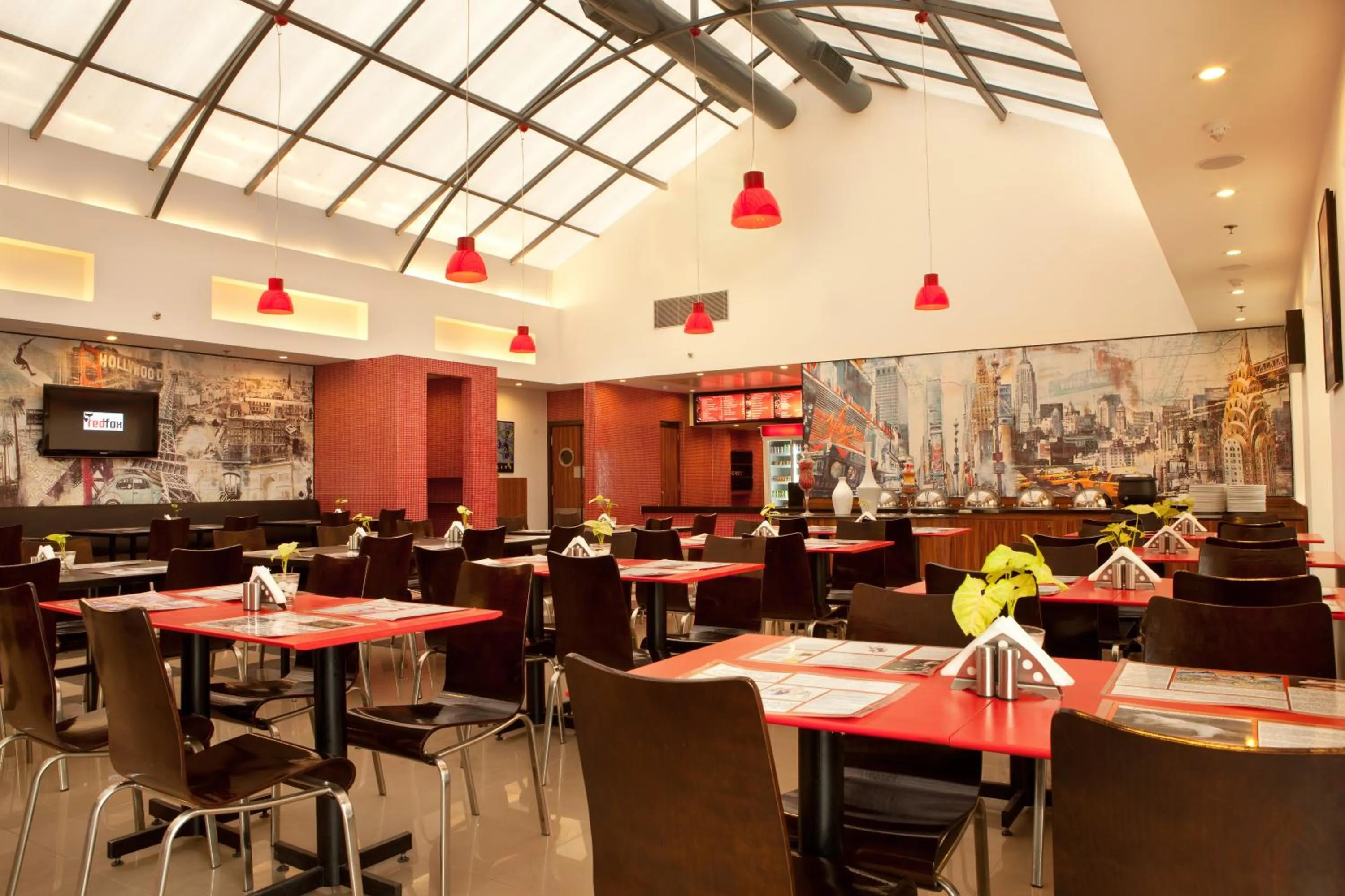 Restaurant/places to eat in Red Fox by Lemon Tree Hotels, East Delhi