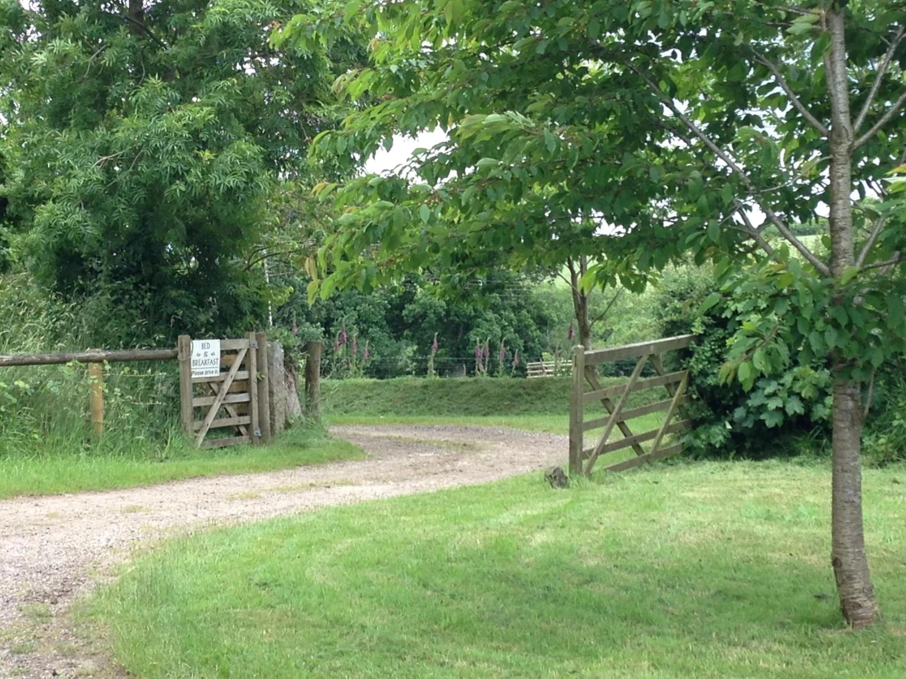 Facade/entrance, Garden in Lovaton Farmhouse