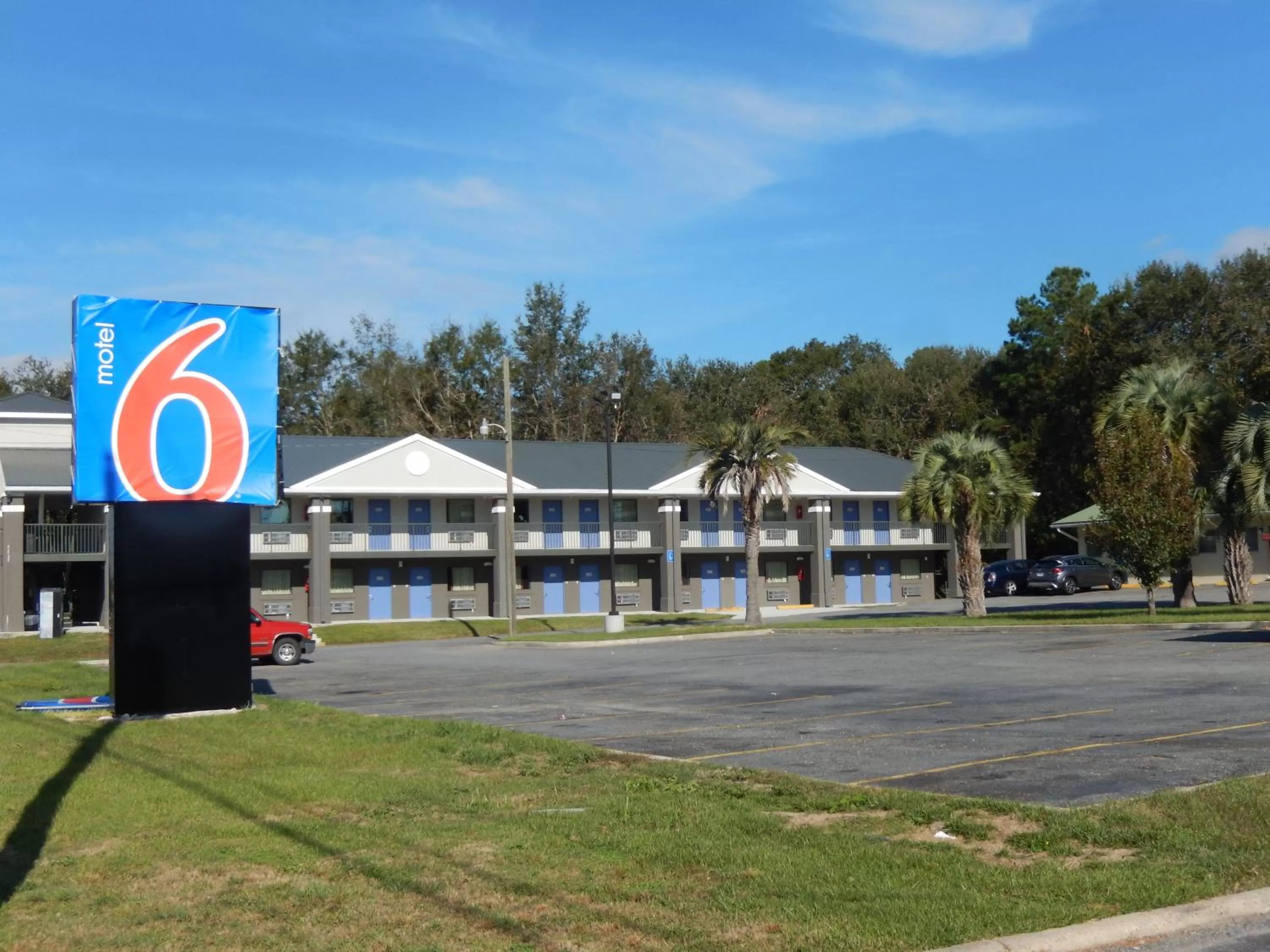 Property building in Motel 6-Moultrie, GA