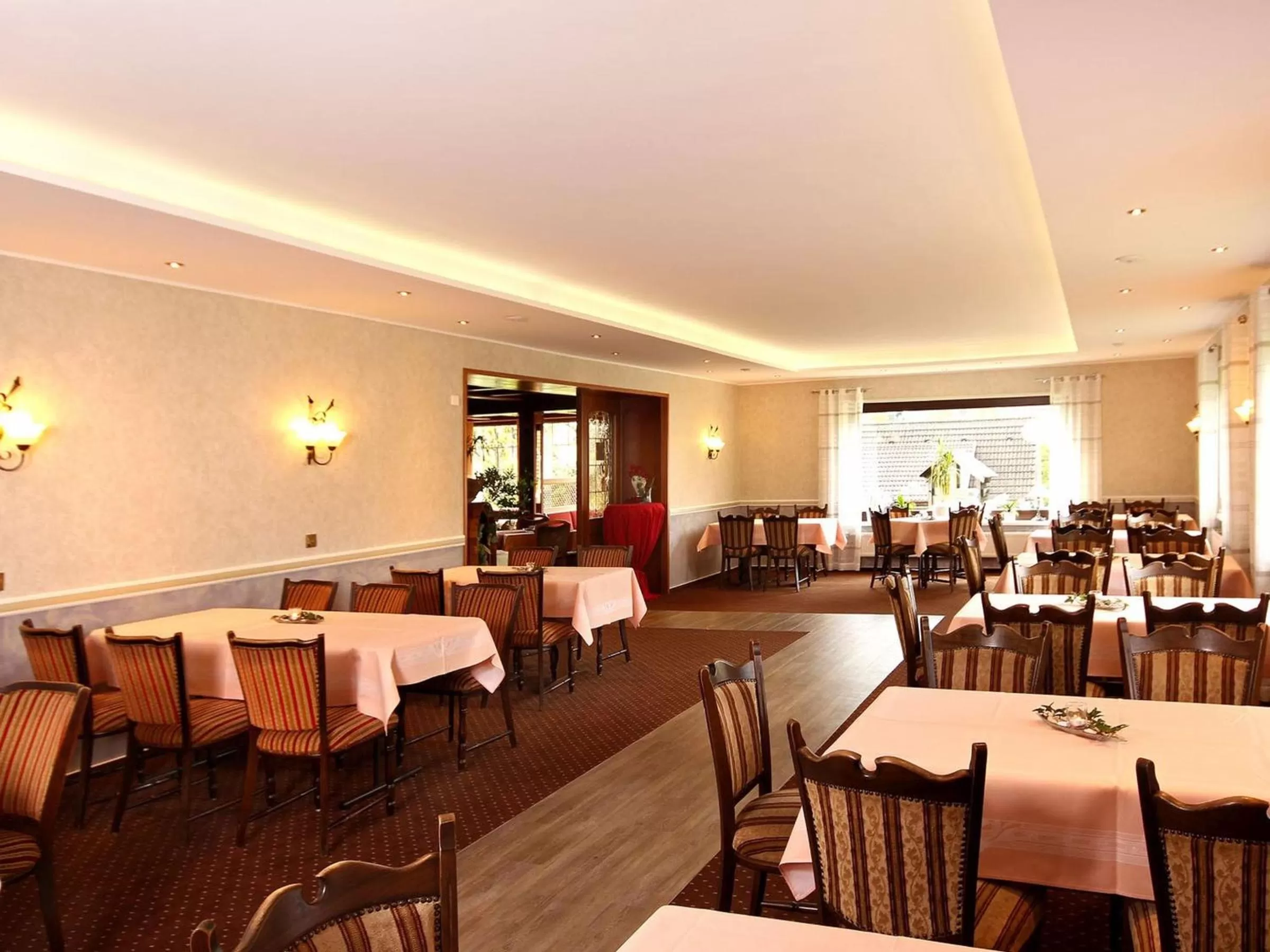 Restaurant/Places to Eat in Gasthof "Zum Burghof"