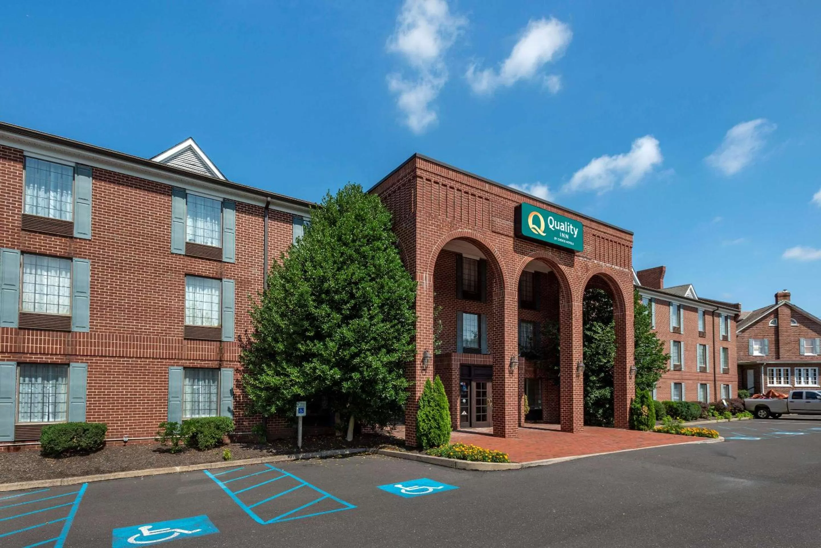 Property building in Quality Inn Montgomeryville-Philadelphia