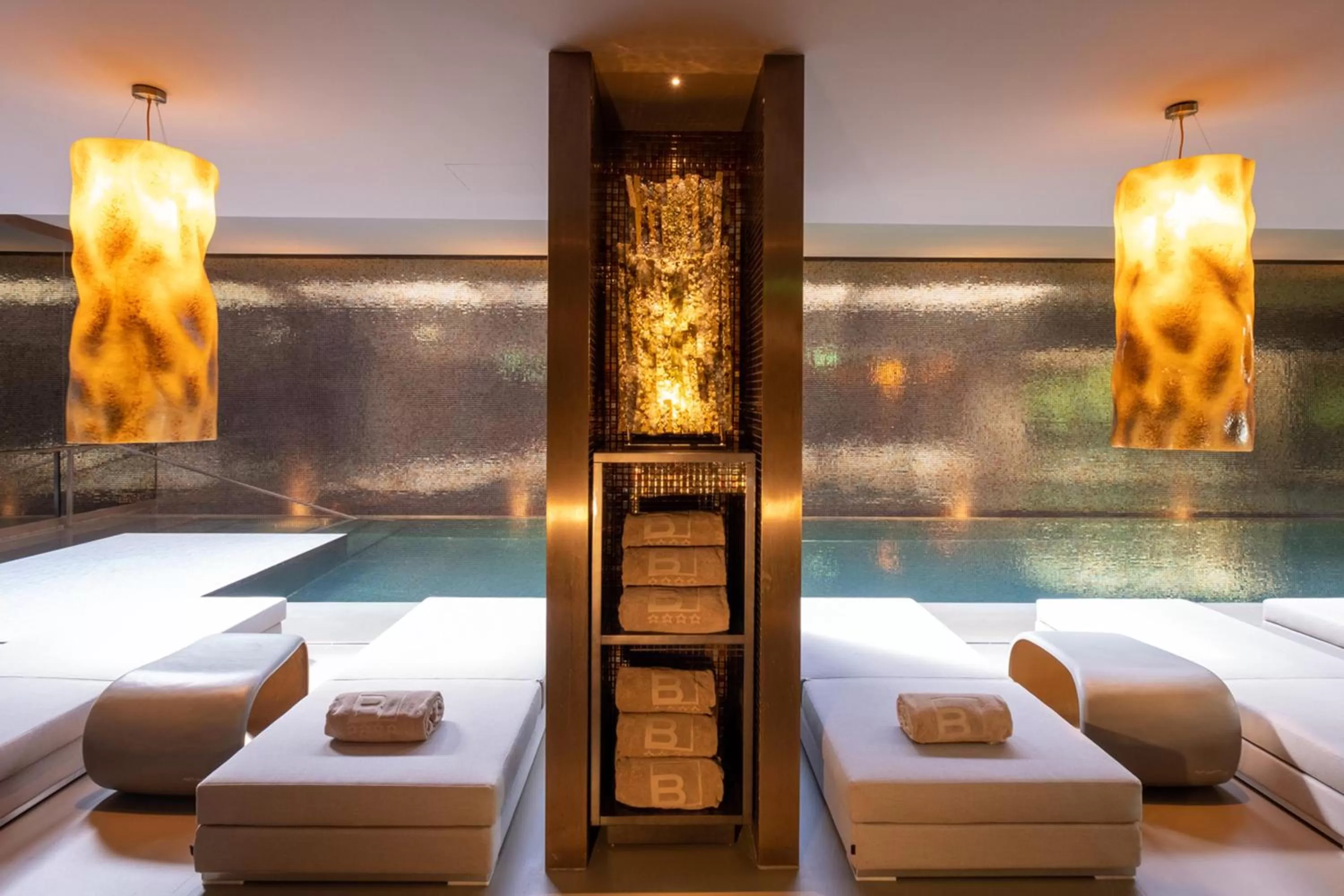 Swimming pool in BessaHotel Baixa