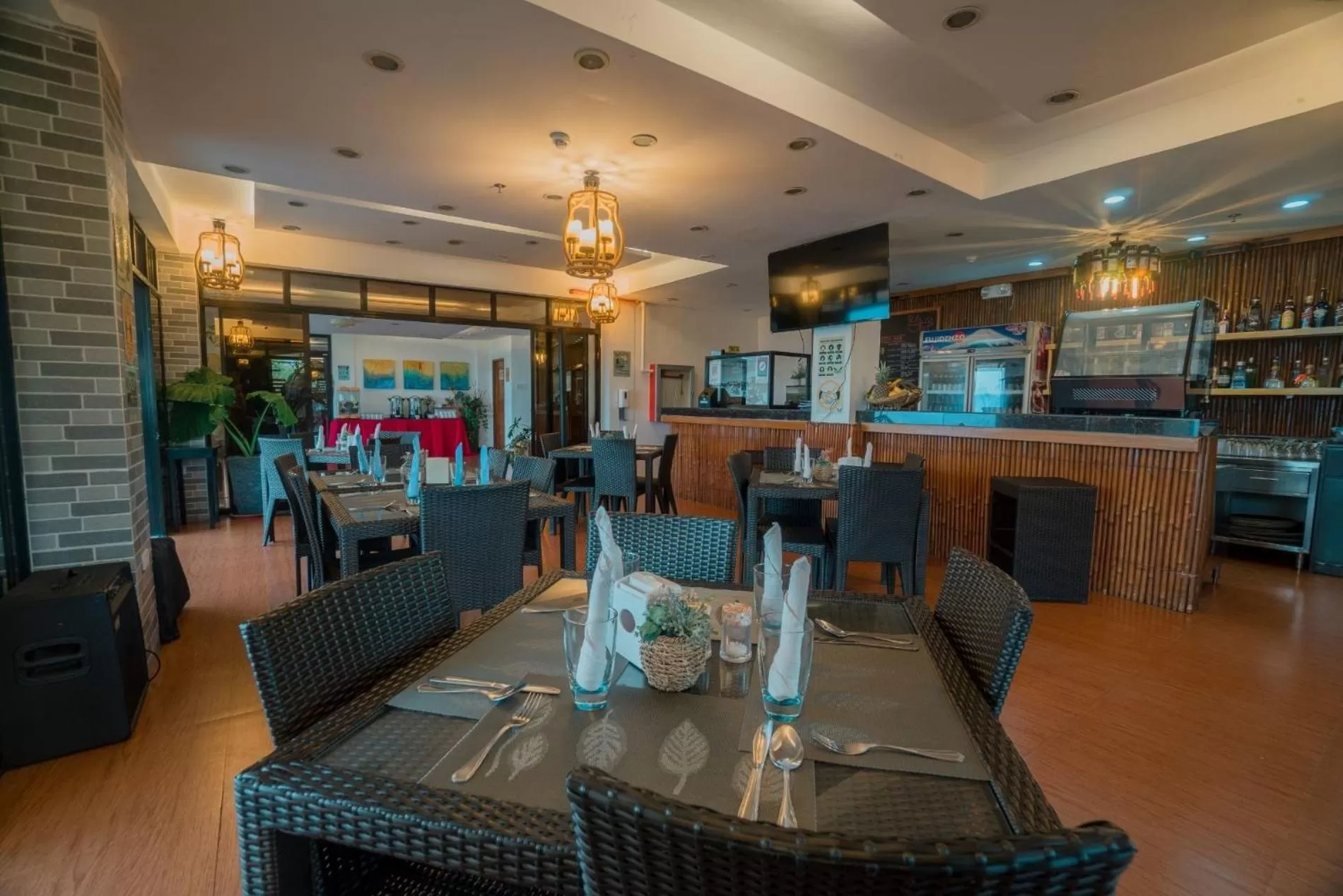 Restaurant/places to eat in Skylodge Resort