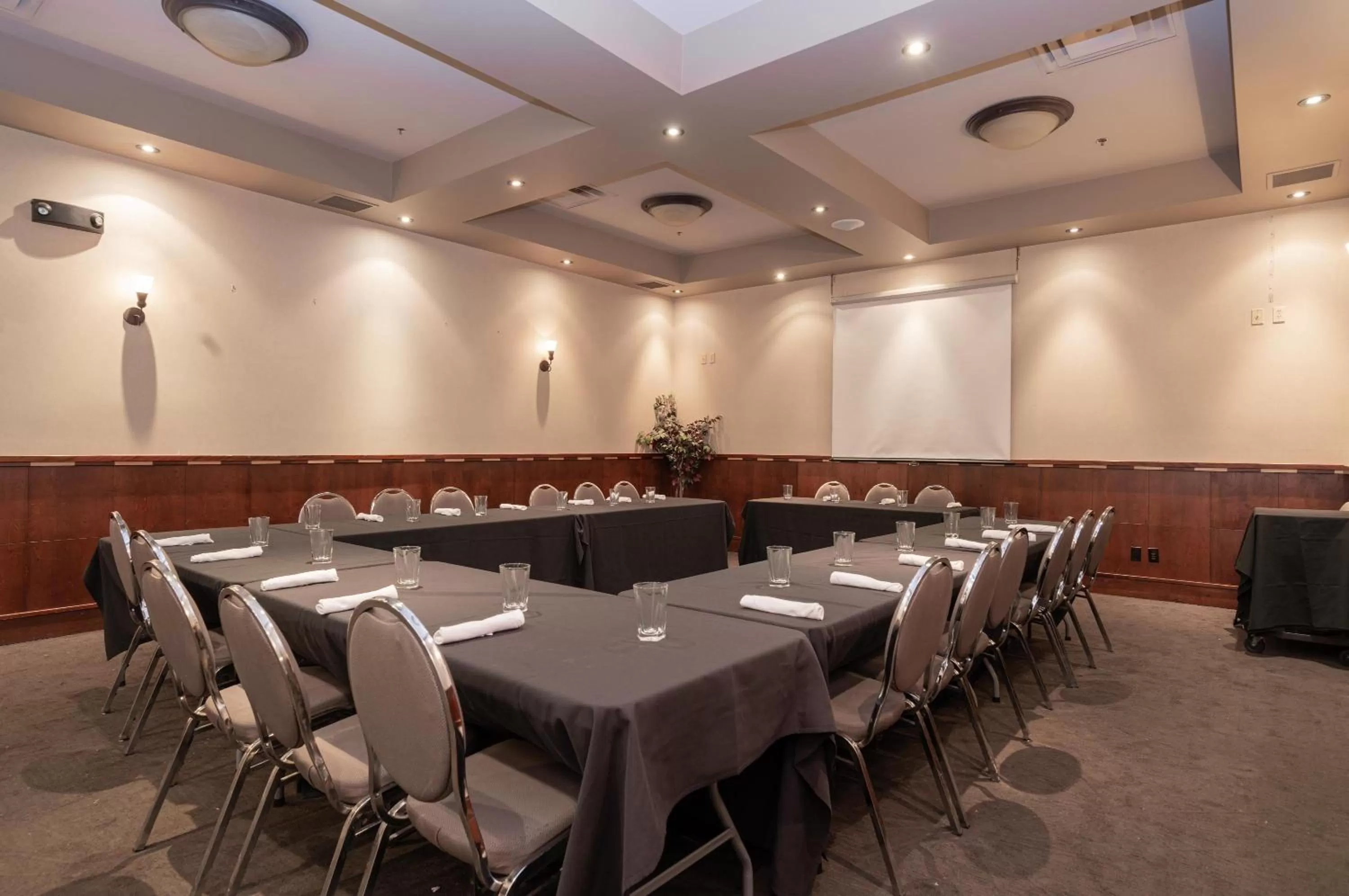 Meeting/conference room in Sandman Hotel Red Deer